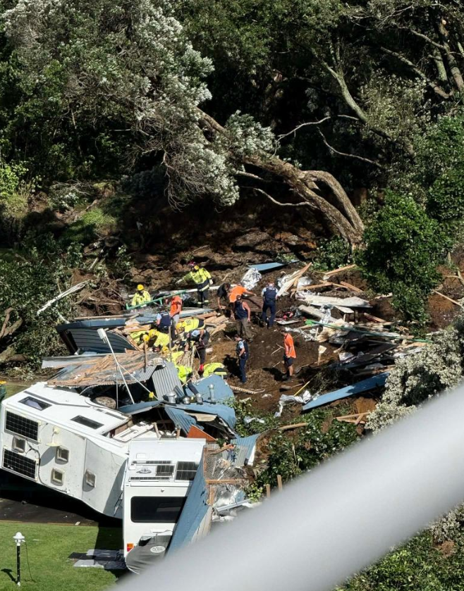 A search and rescue is underway in Mount Maunganui. Photo: Jess Pedersen / Jess Pedersen