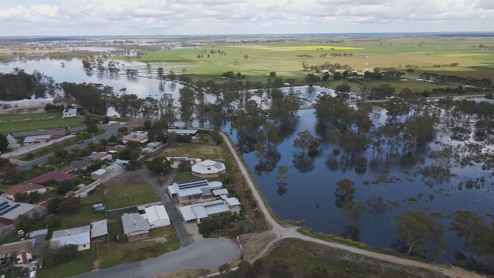 Authorities have gone door-to-door warning people the Loddon River is due to peak on Sunday.