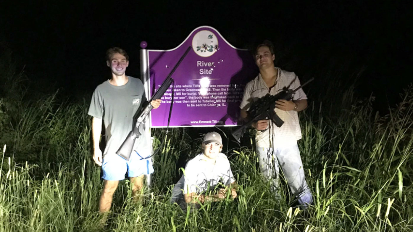 Emmett Till Scandal Three Armed Uni Students Pose By Memorial For Murdered Black Teen Usa News