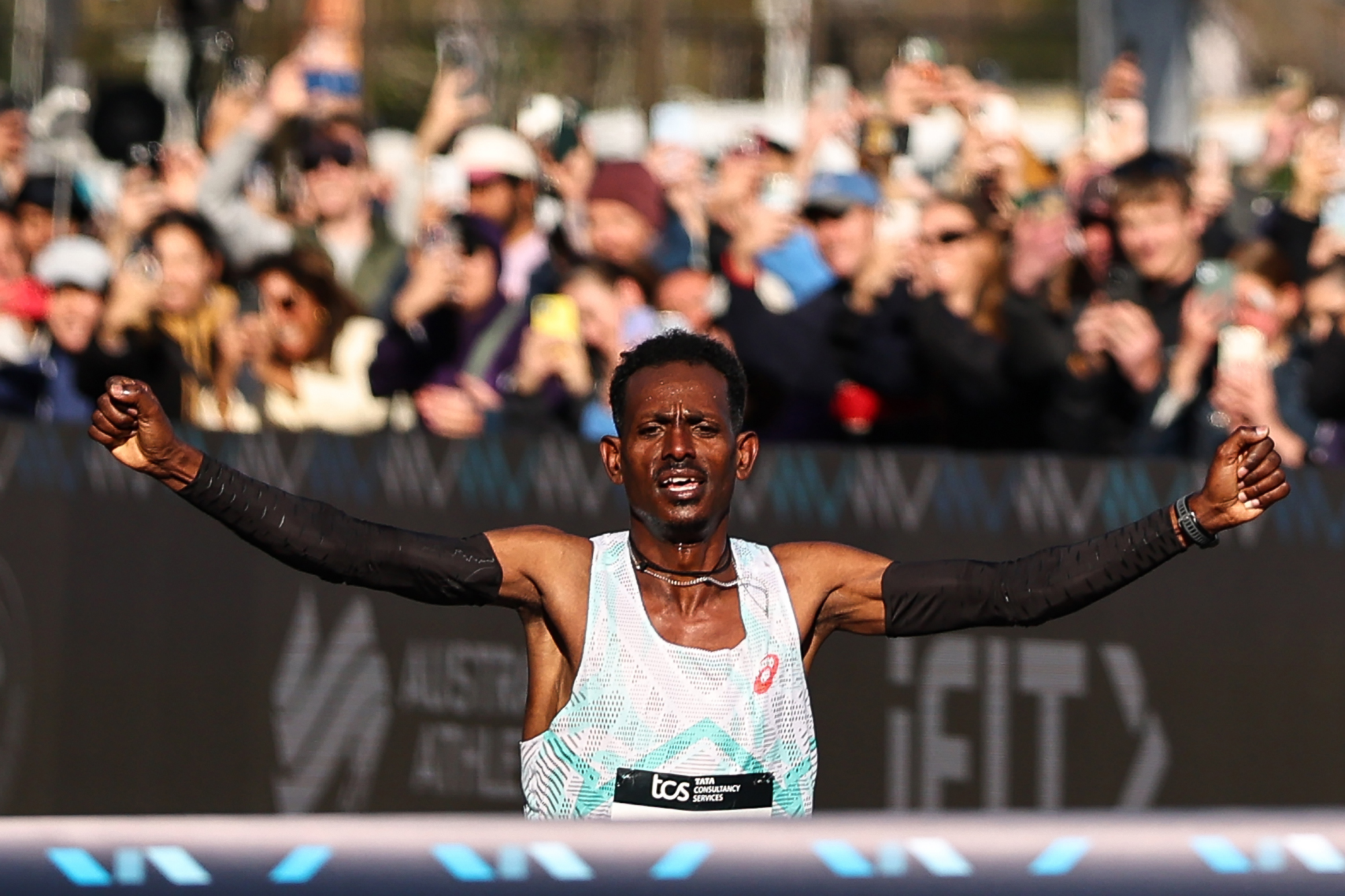 Records broken in historic Sydney Marathon wins