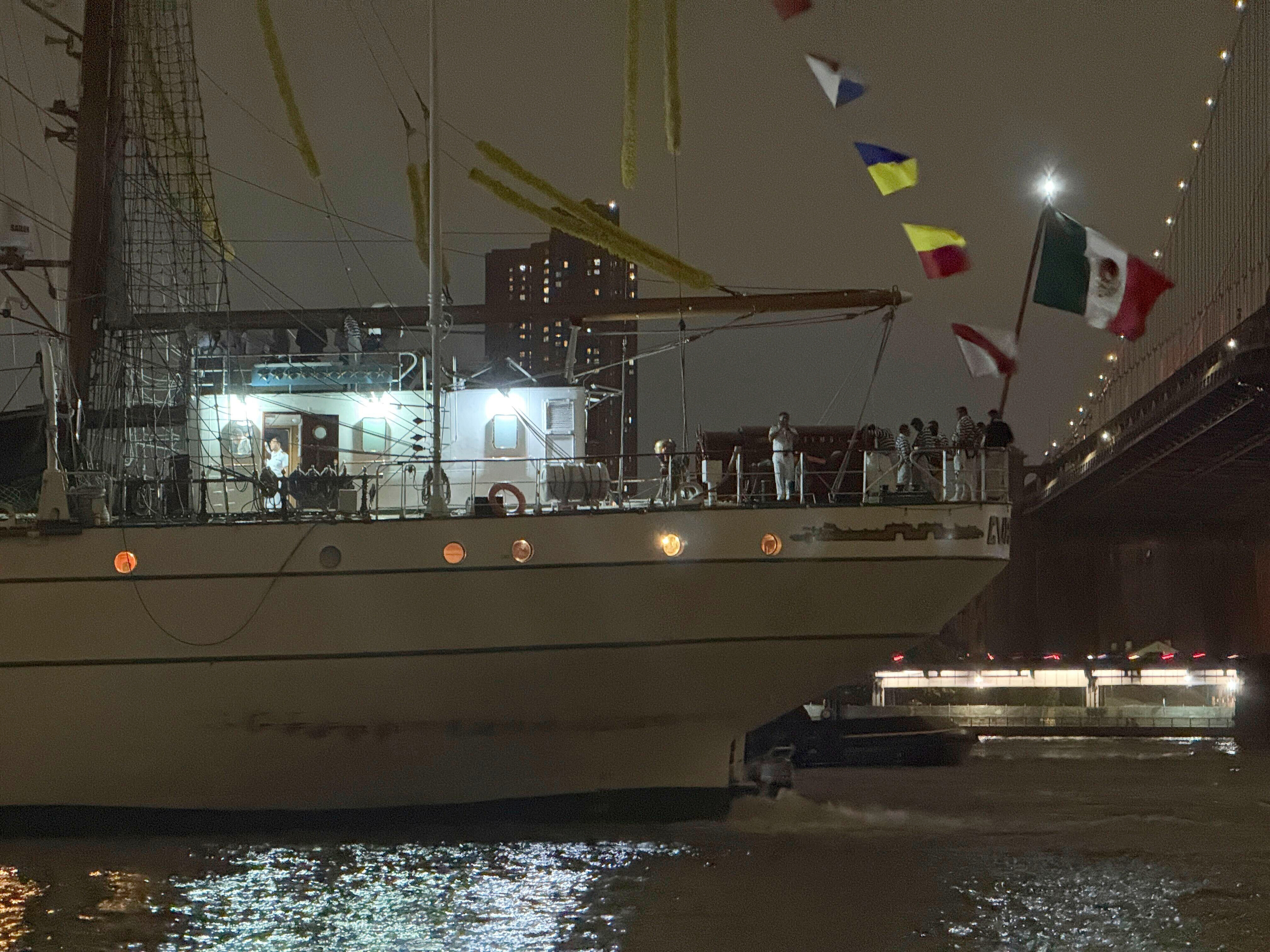 A Mexican navy ship has struck the Brooklyn Bridge during a promotional visit to New York City