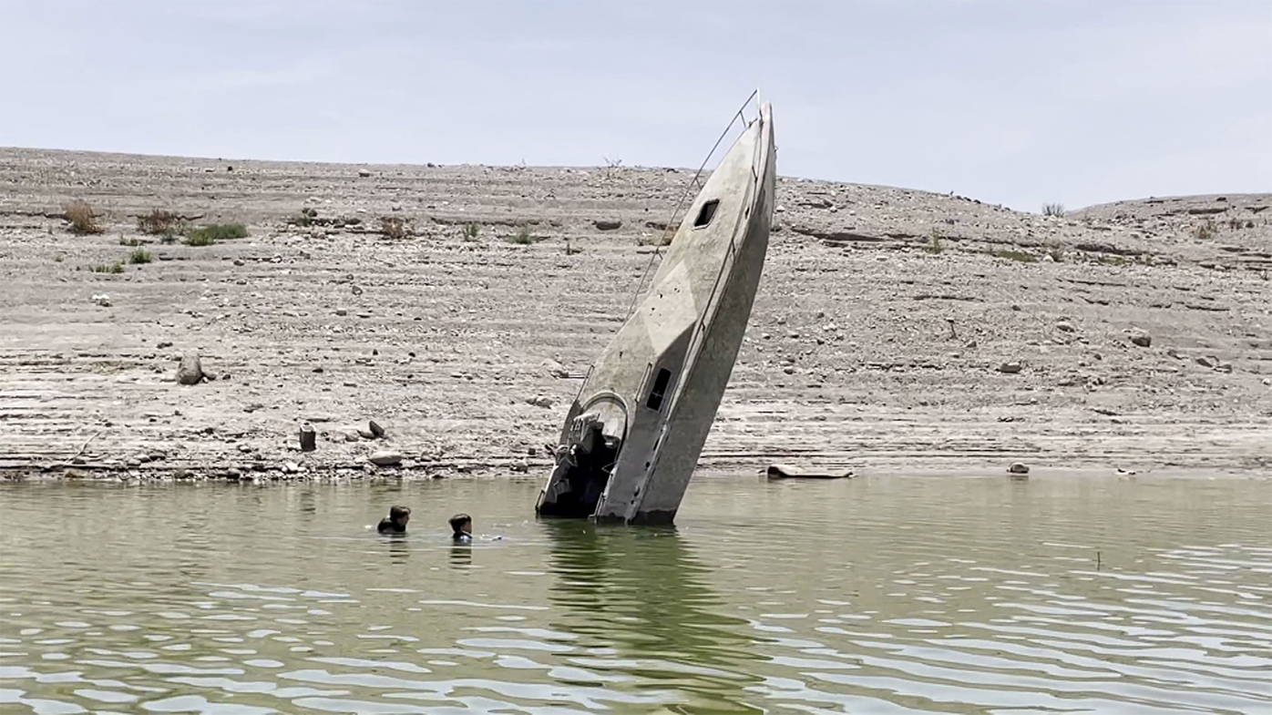 El retroceso de las aguas del lago Mead ha dejado al descubierto tres cuerpos y varios barcos hundidos en medio de una megasequía en el oeste de los EE. UU.