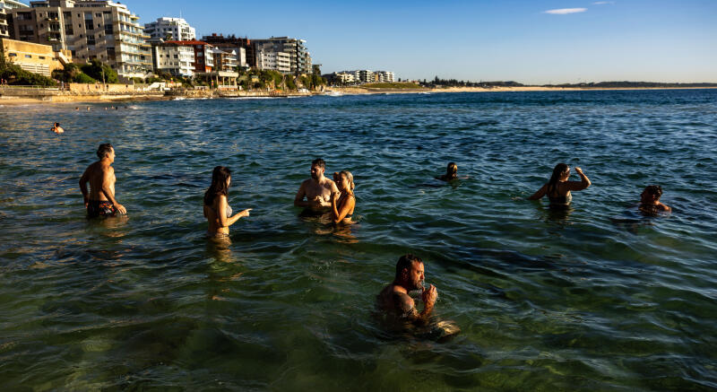 People across Sydney are cooling off as Summer begins.
