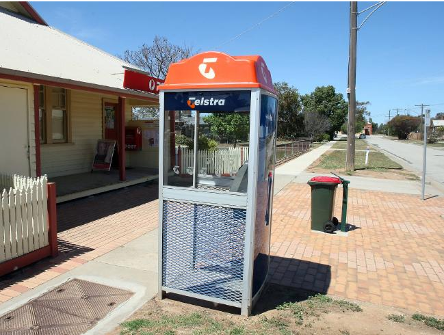 Krystal Fraser received a 40 second phone call from a phone booth outside Leitchville Post Office on Findlay Avenue the night she vanished.