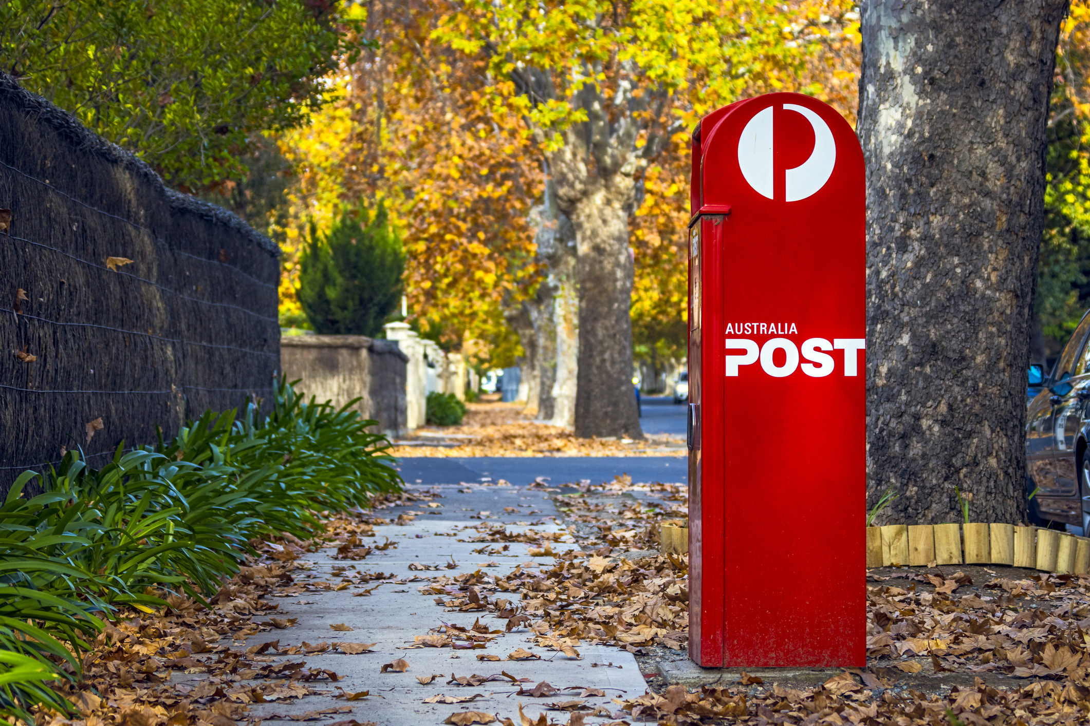 Australia Post signs new deal with banks