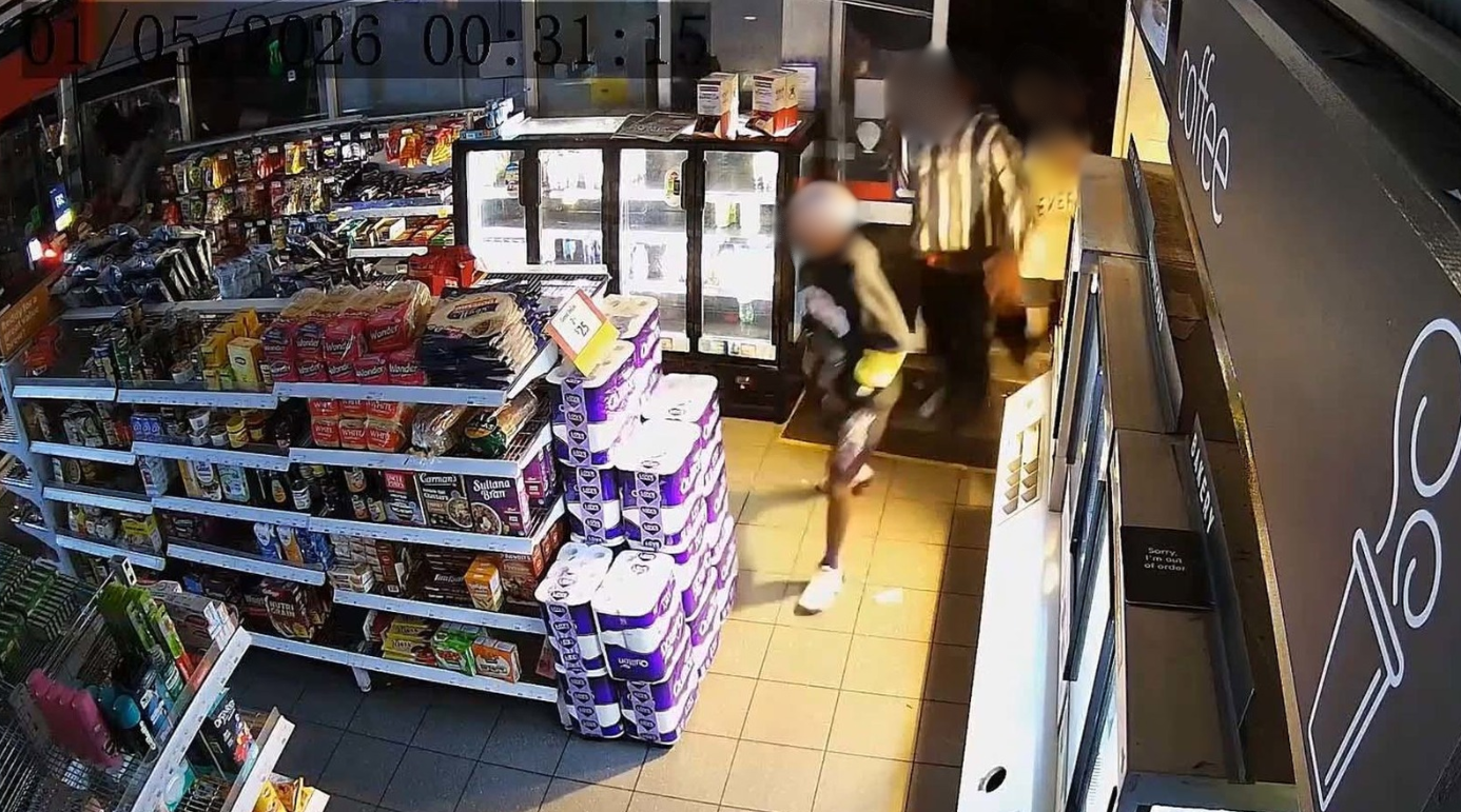 As the crowd dispersed, ﻿dozens of people poured into the Shell Express and Piggly's Supermarket at The Gap.