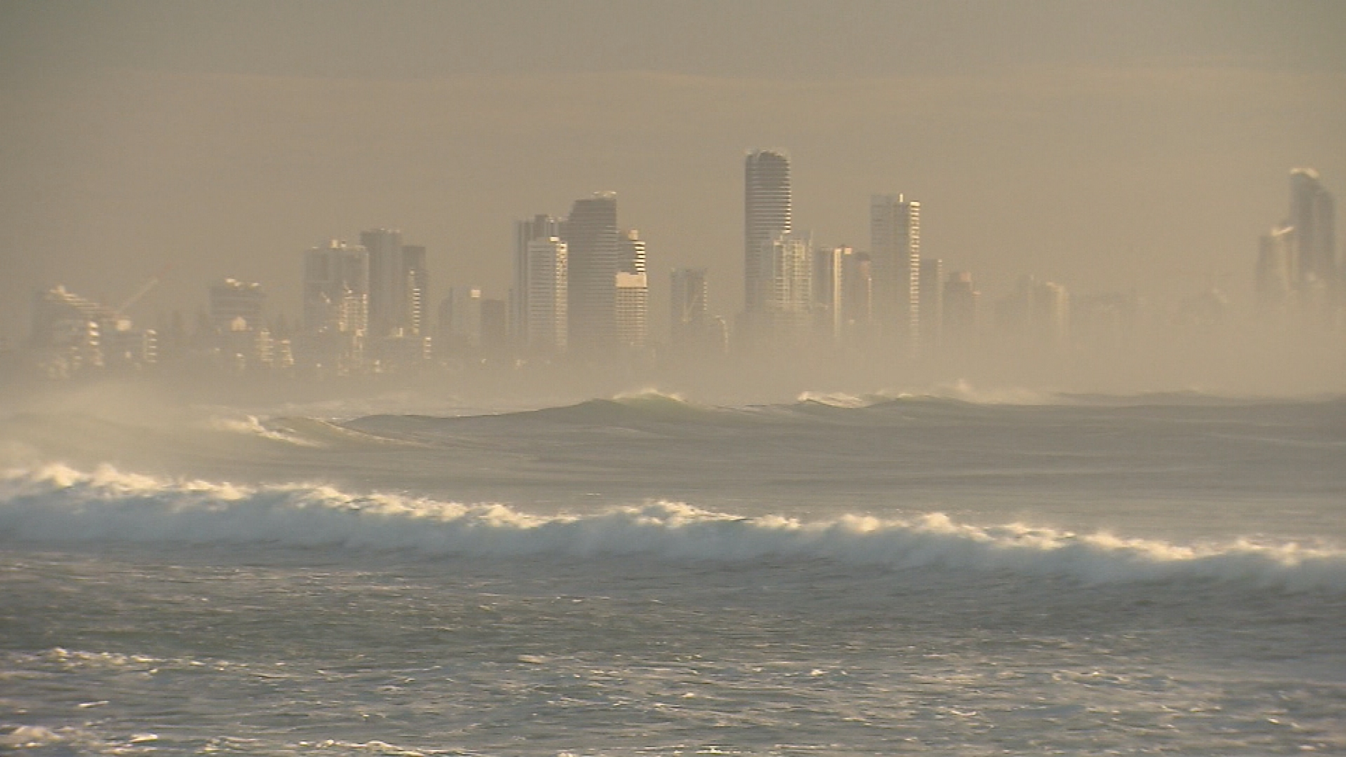 Queensland coast hazardous surf (File)