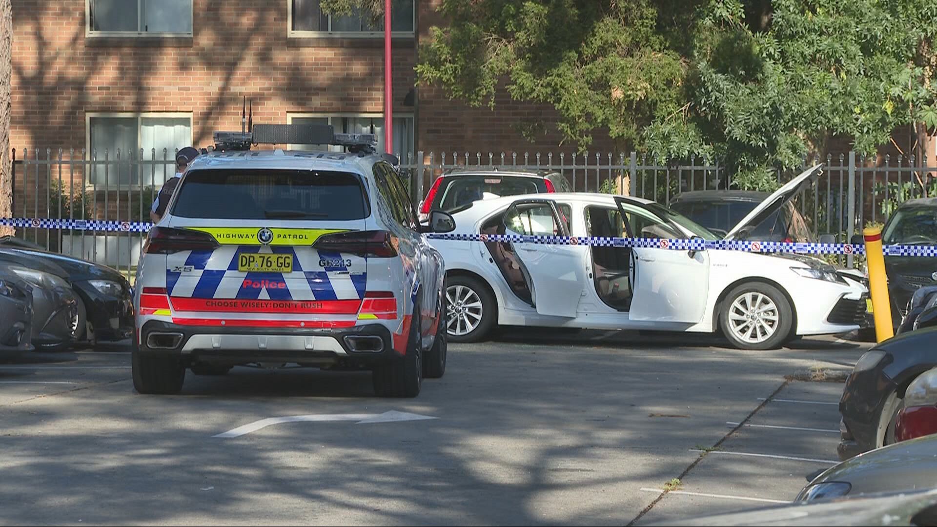 Man found in back of car with stab wounds Villawood