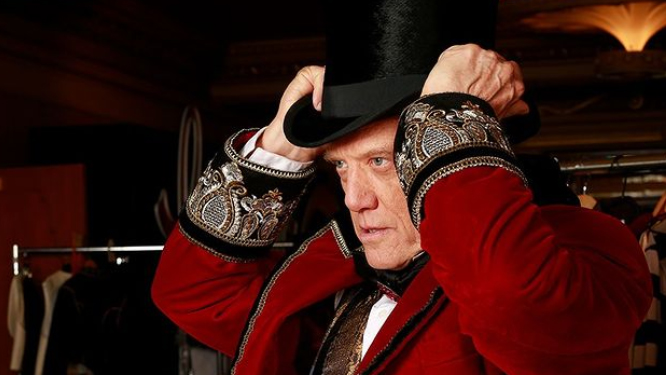 Simon Burke in the musical Moulin Rouge