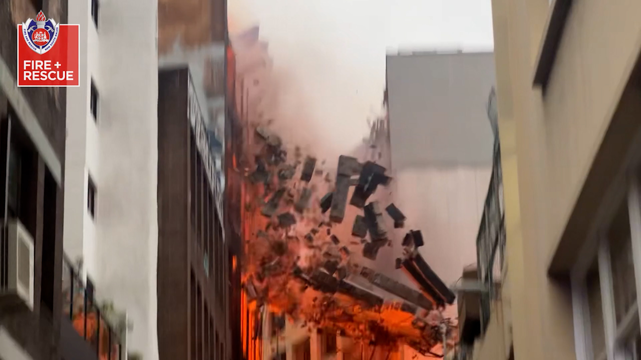Witnesses moving through the CBD have described the moment the fire broke out and the wave of heat felt in the area.﻿