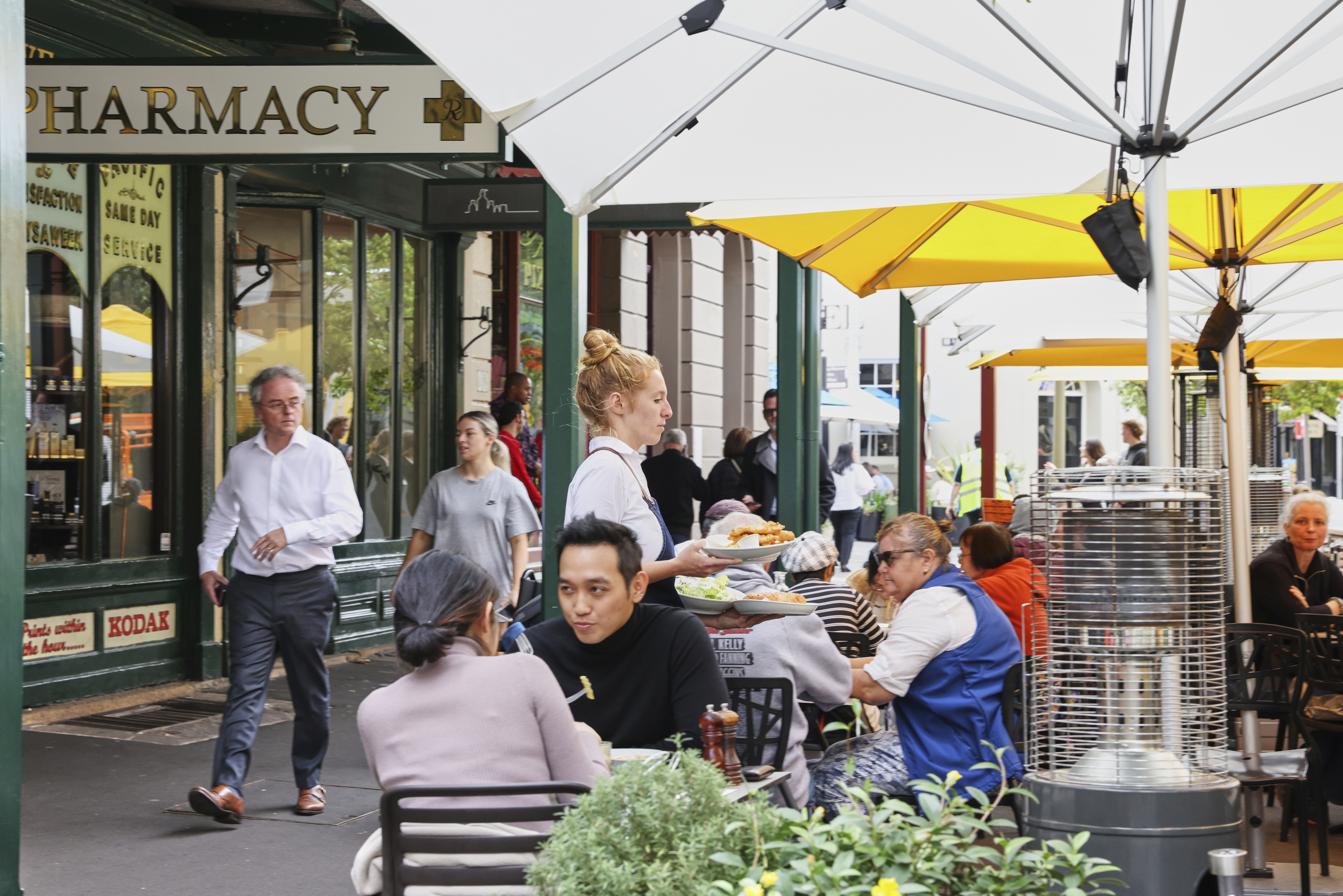 AFR, Generic, Cost of Living Everyday expenses, Coffee, Immigration, City Living, busy tables, hospitality, cafe , 15th May 2023 Photo: Natalie Boog