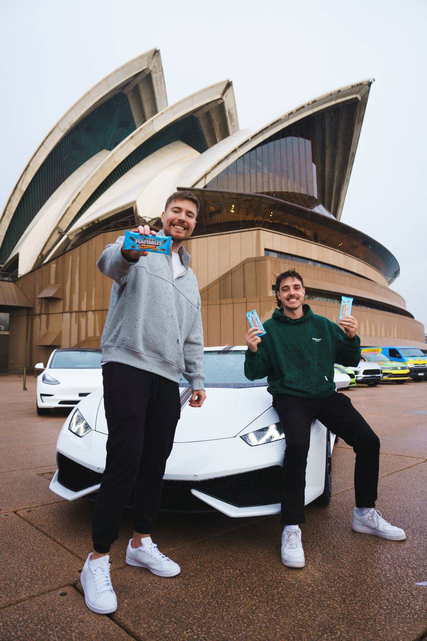 El creador de contenidos MrBeast ha llegado a Australia por primera vez. Jimmy Donaldson ha ofrecido un sorteo exclusivo a su fiel base de fans australianos, ofreciendo a los consumidores la oportunidad de ganar un coche al comprar una nueva barra de chocolate Feastables a nivel nacional.