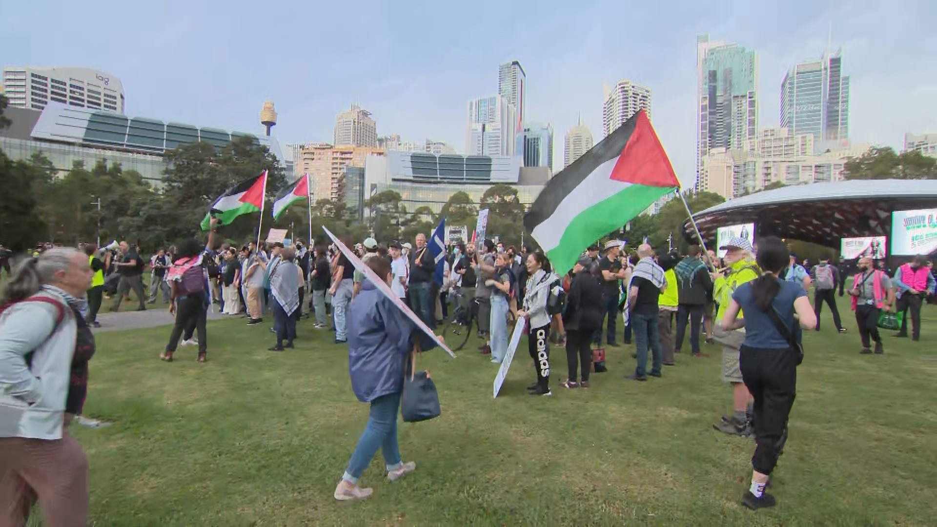 Seven arrested at anti-weapons expo protest in Sydney