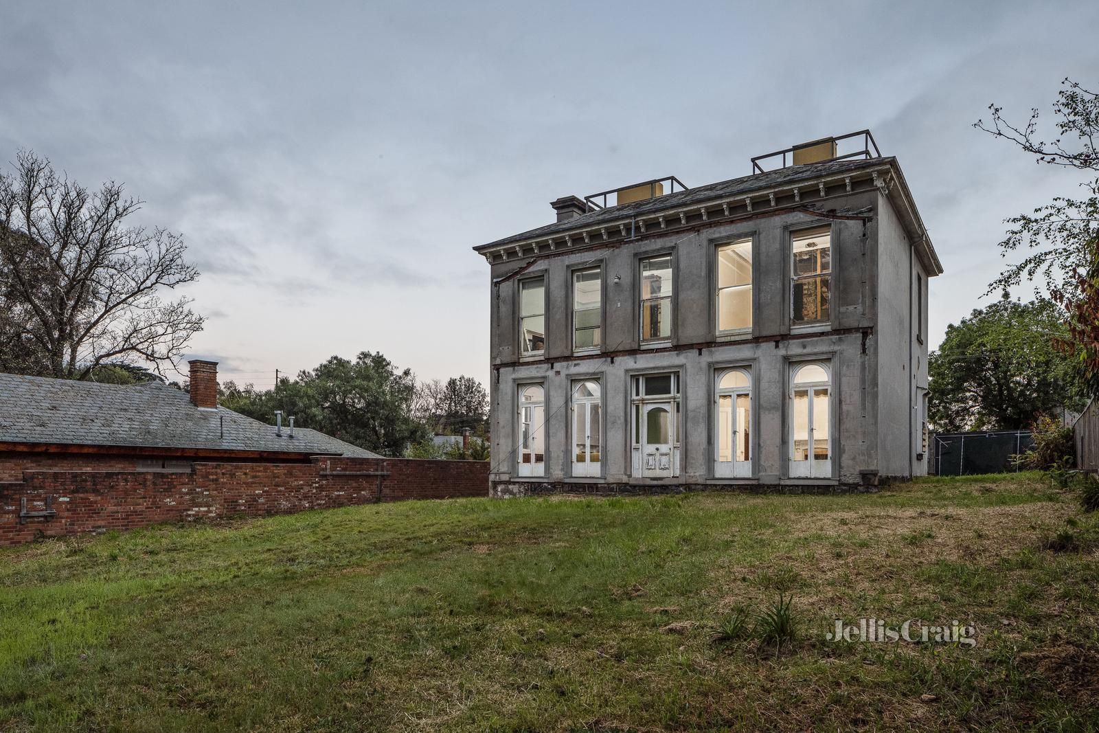 melbourne-mansion-missing-major-features-being-sold-for-8-million