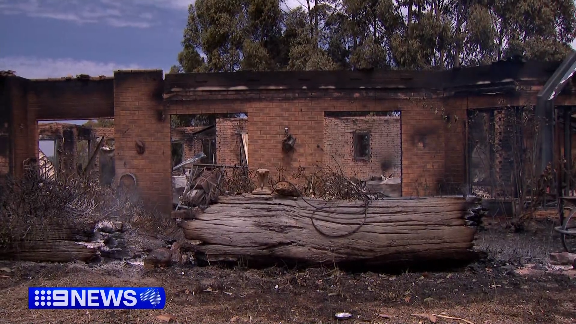 A firefighter brigade commander and his brother are coming to terms with losing their homes after a bushfire ﻿tore through their small town in Victoria's Central Highlands.