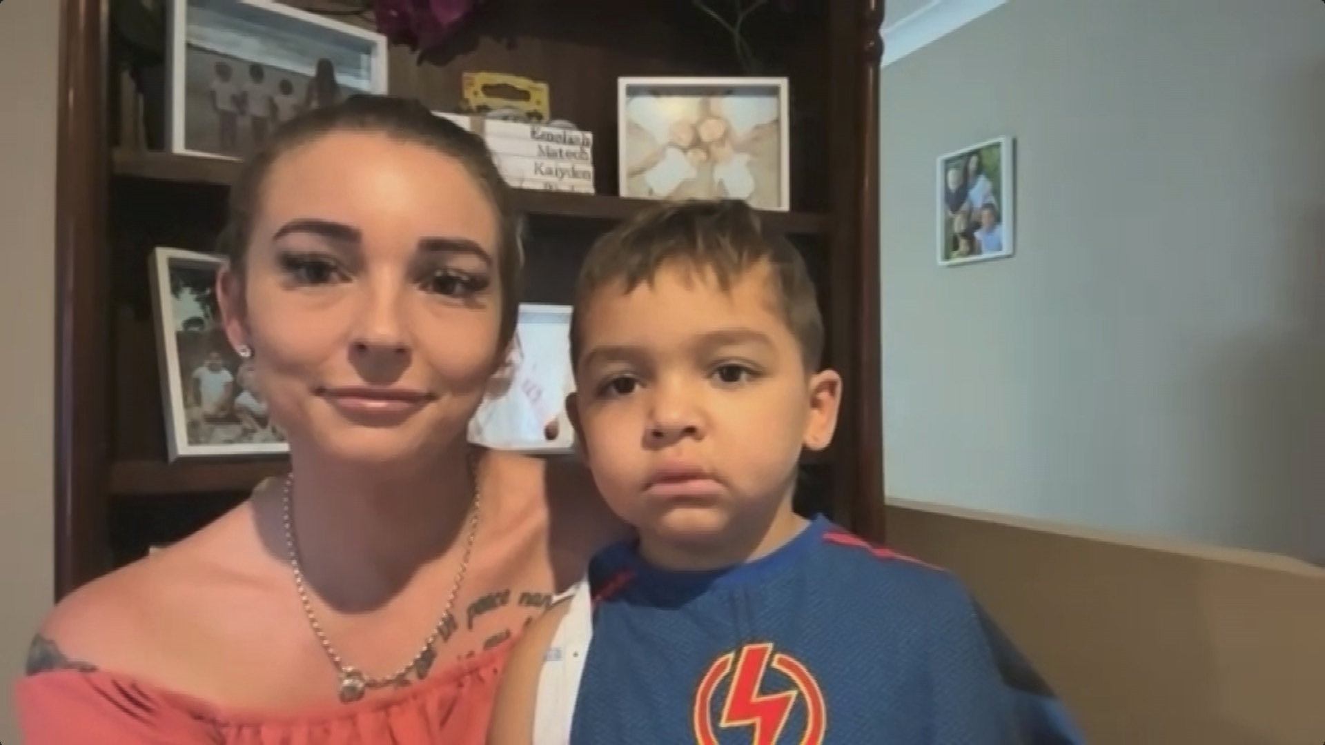 Niño enfermo de Queensland, de seis años, en el limbo después de un trasplante crítico de médula ósea dejado en la pista del aeropuerto de EE. UU.