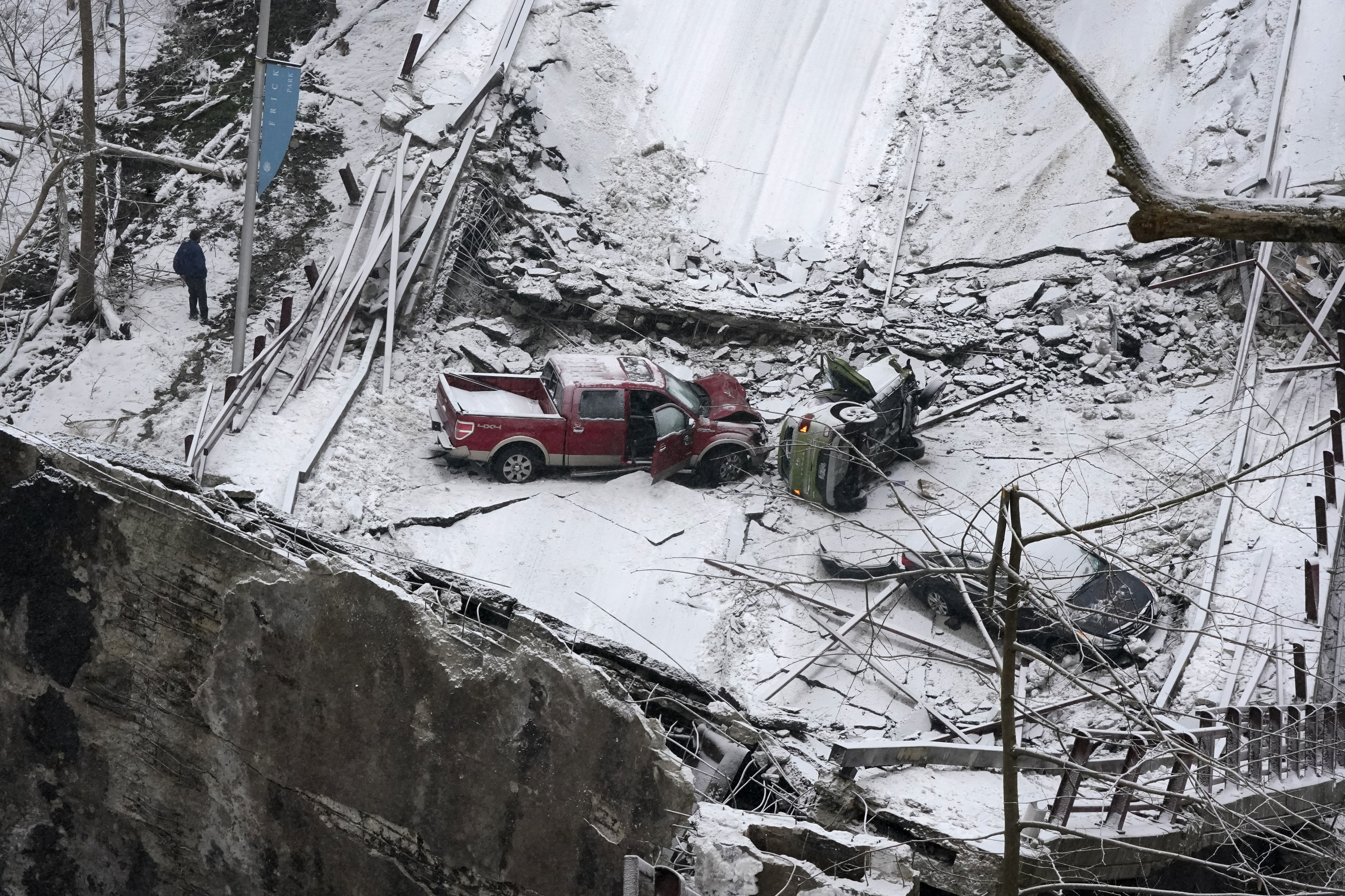 Bridge collapse Pittsburgh, US January 28, 2022