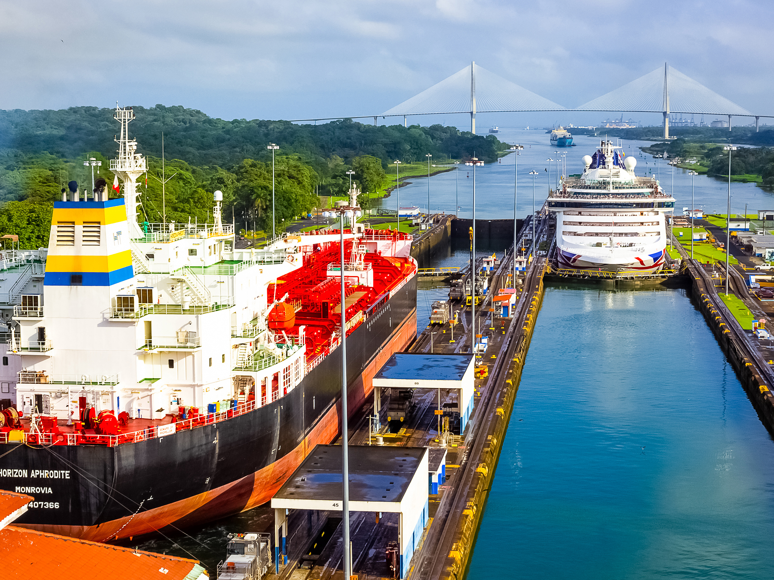 Trump amenaza con retomar el control del canal de Panamá