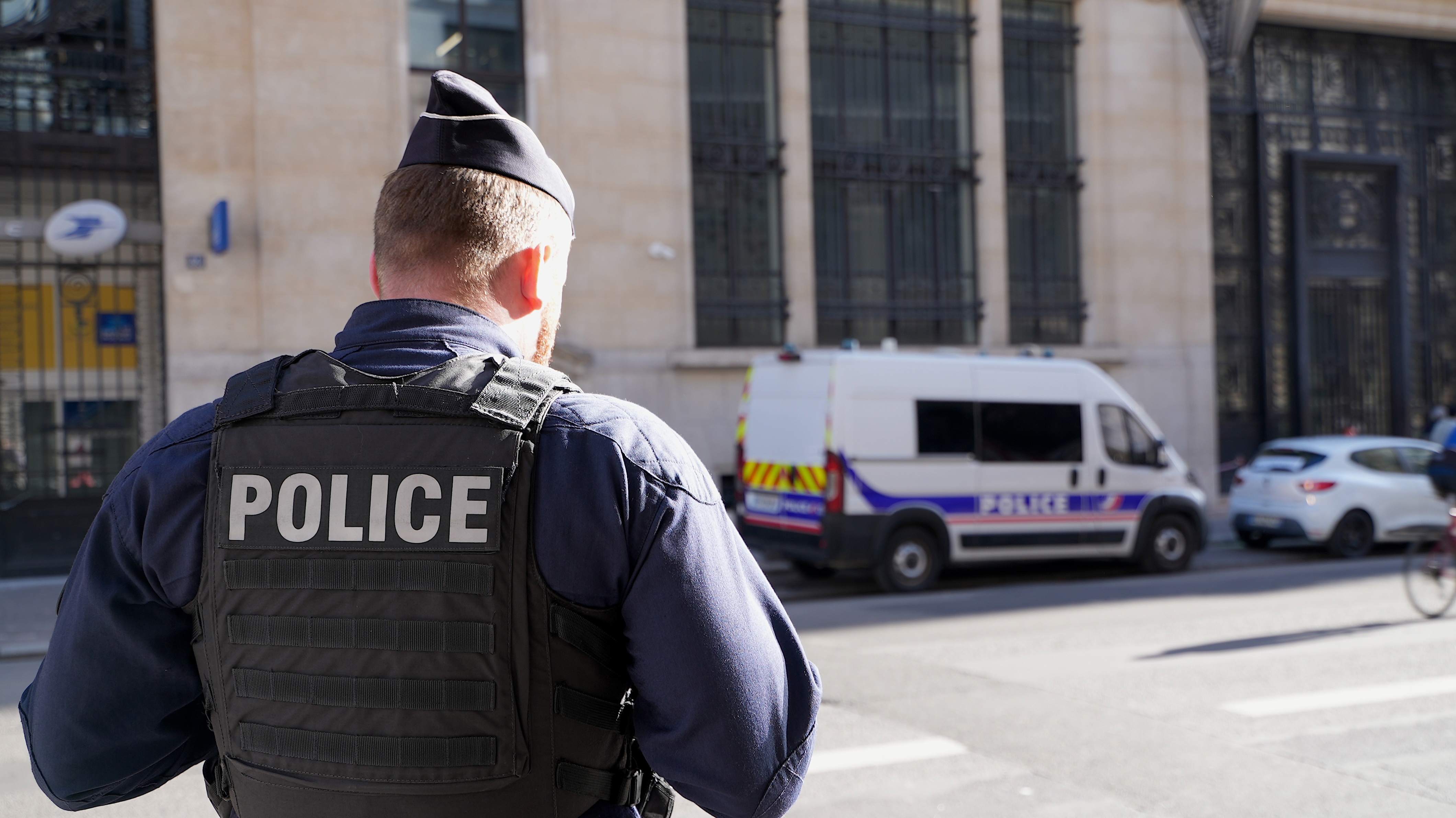 French police thwart suspected bombing in Paris 