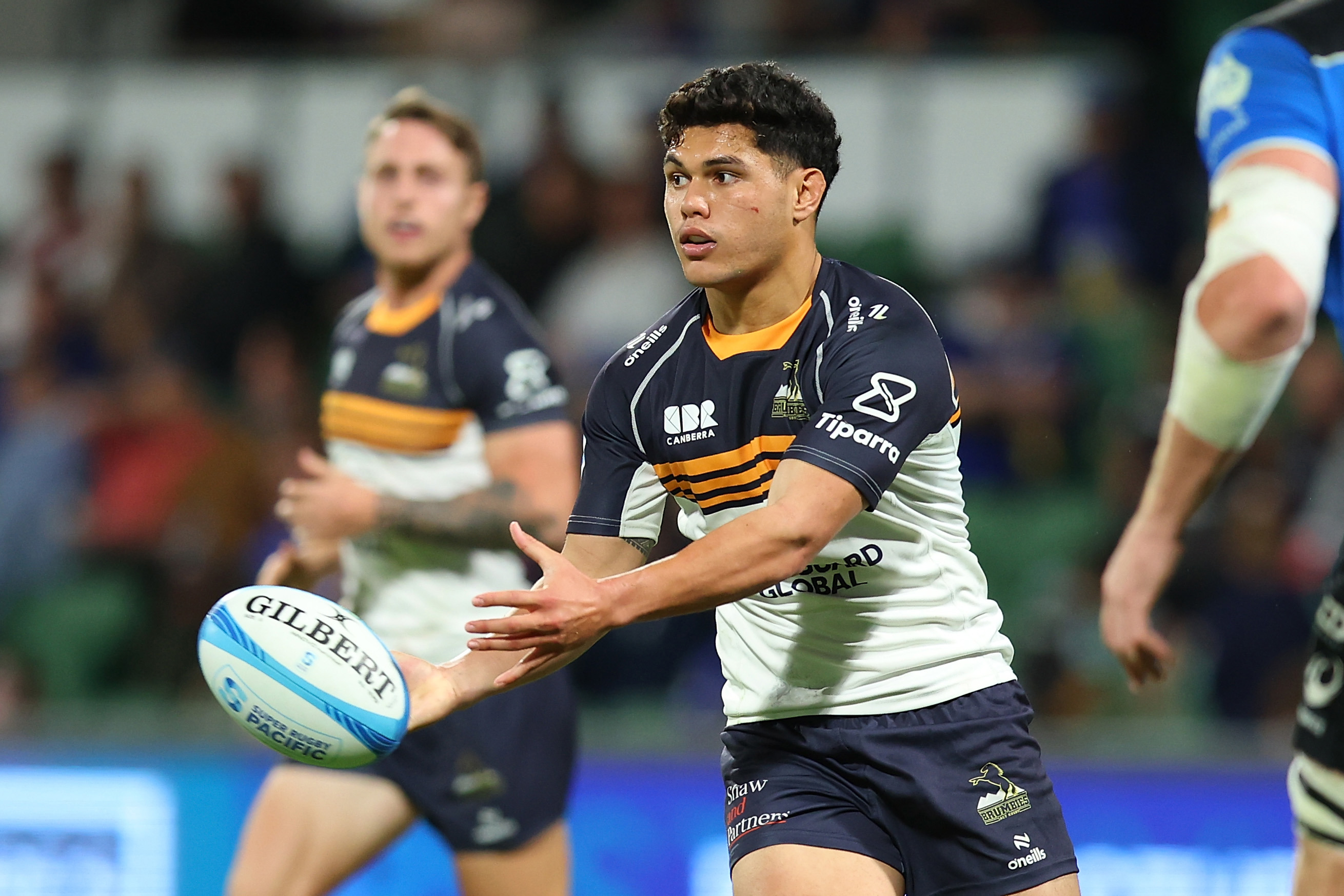 Noah Lolesio passes the ball during the round 15 Super Rugby Pacific match between Western Force and Brumbies.