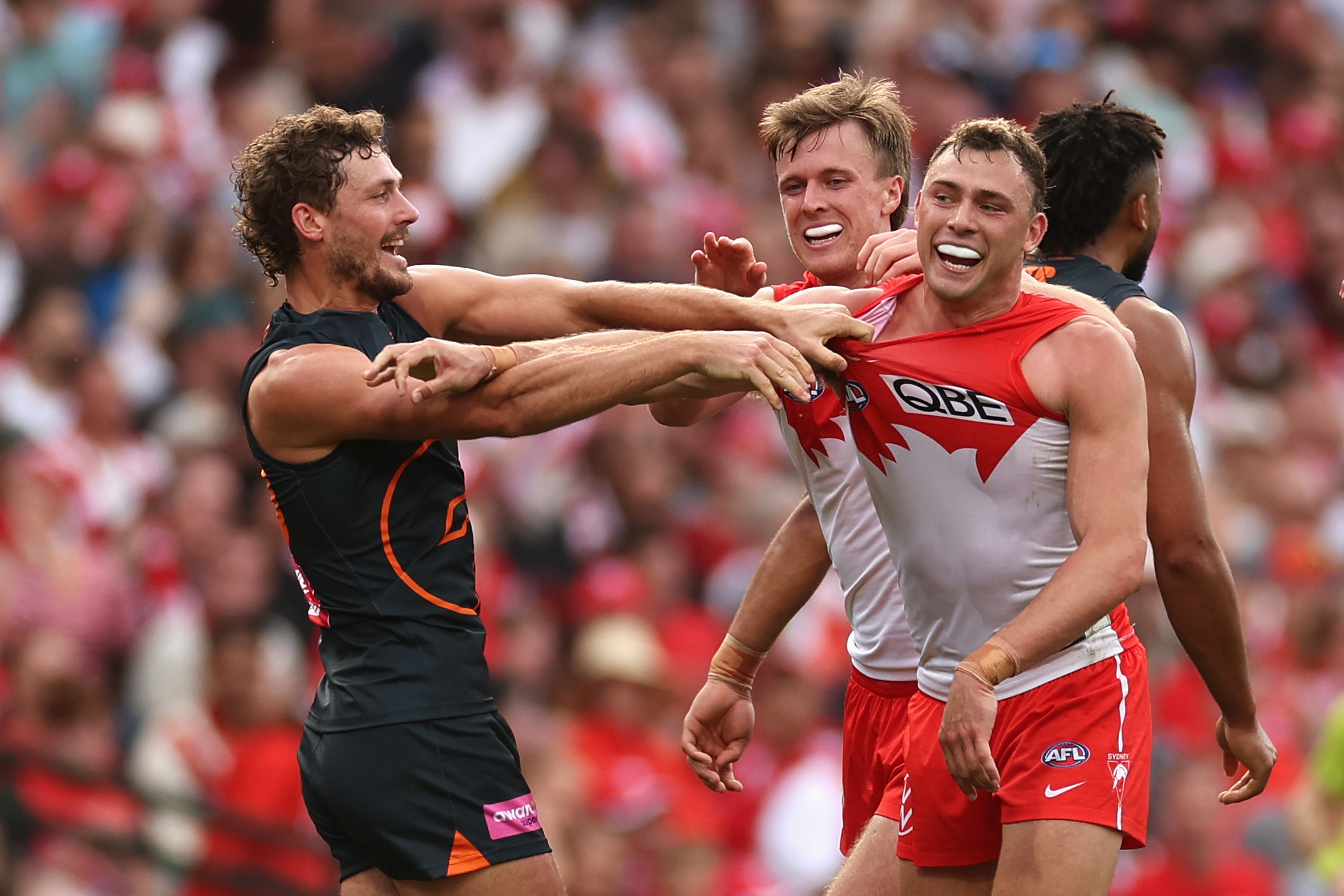 Harry Perryman of the Giants and Will Hayward of the Swans go at it.