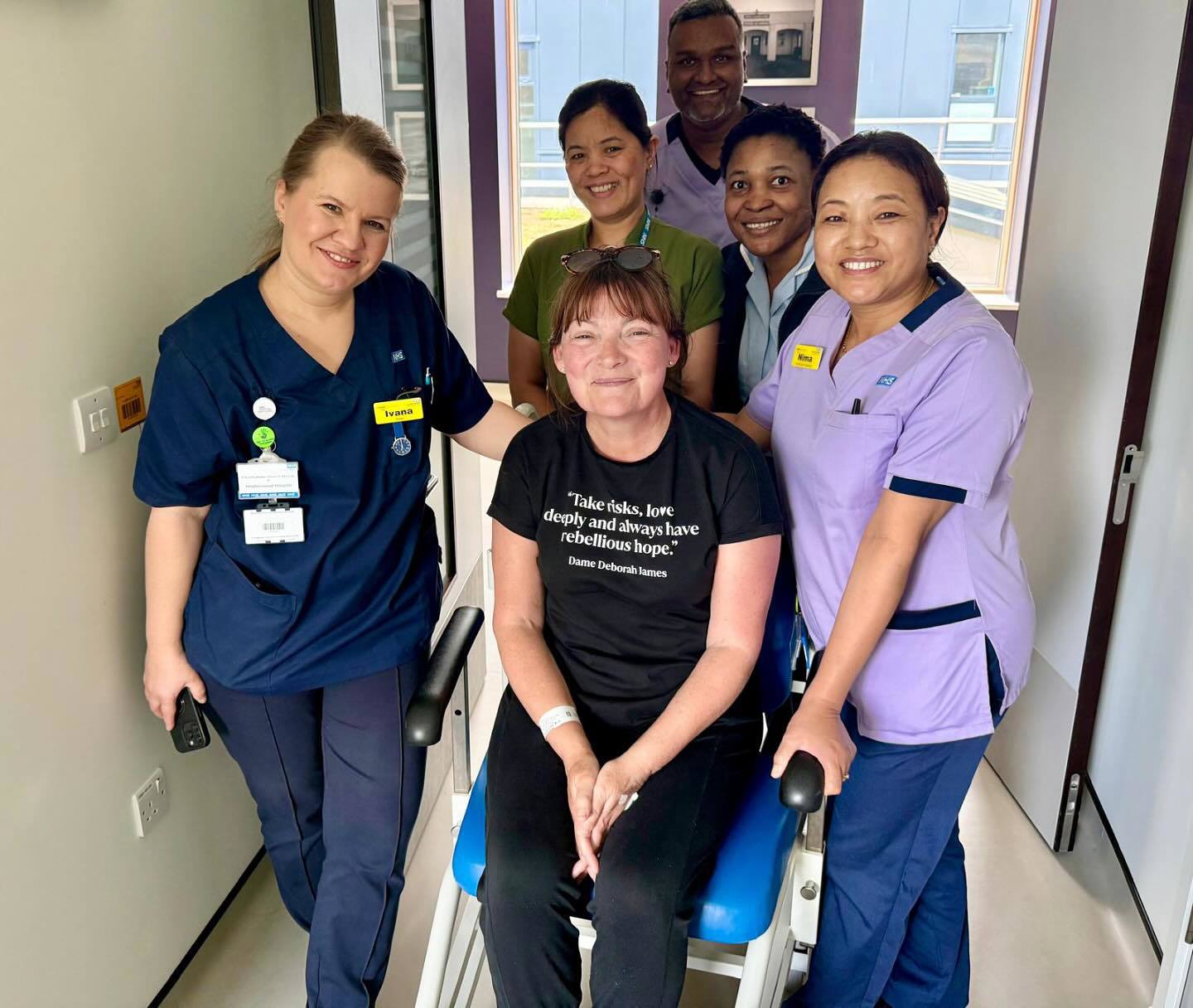 Lorraine Kelly with medical team after keyhole surgery.