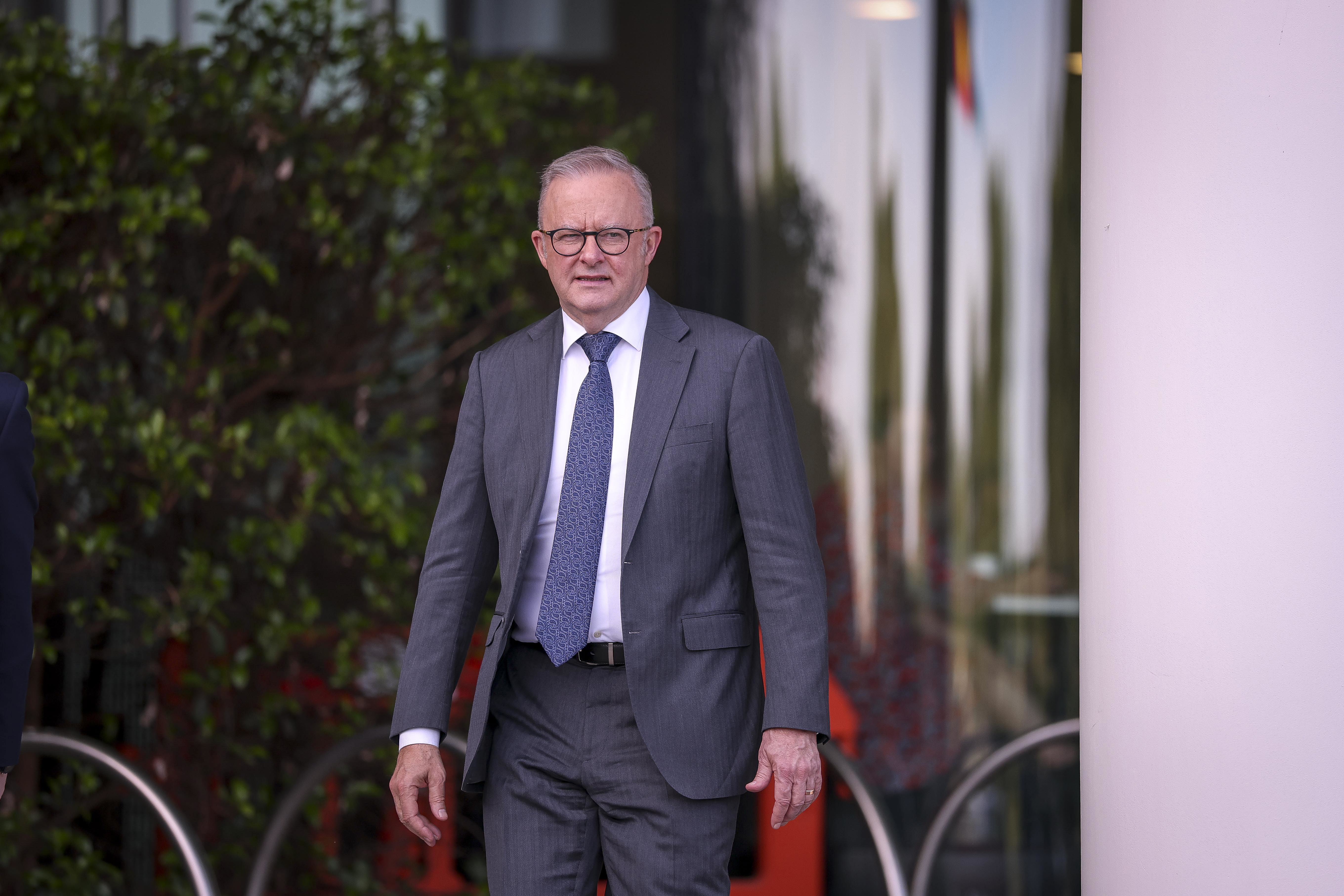 Prime Minister Anthony Albanese pays a visit to the Royal Children Hospital and speakds to some staff there. 17 February 2026. Photo: Eddie Jim.