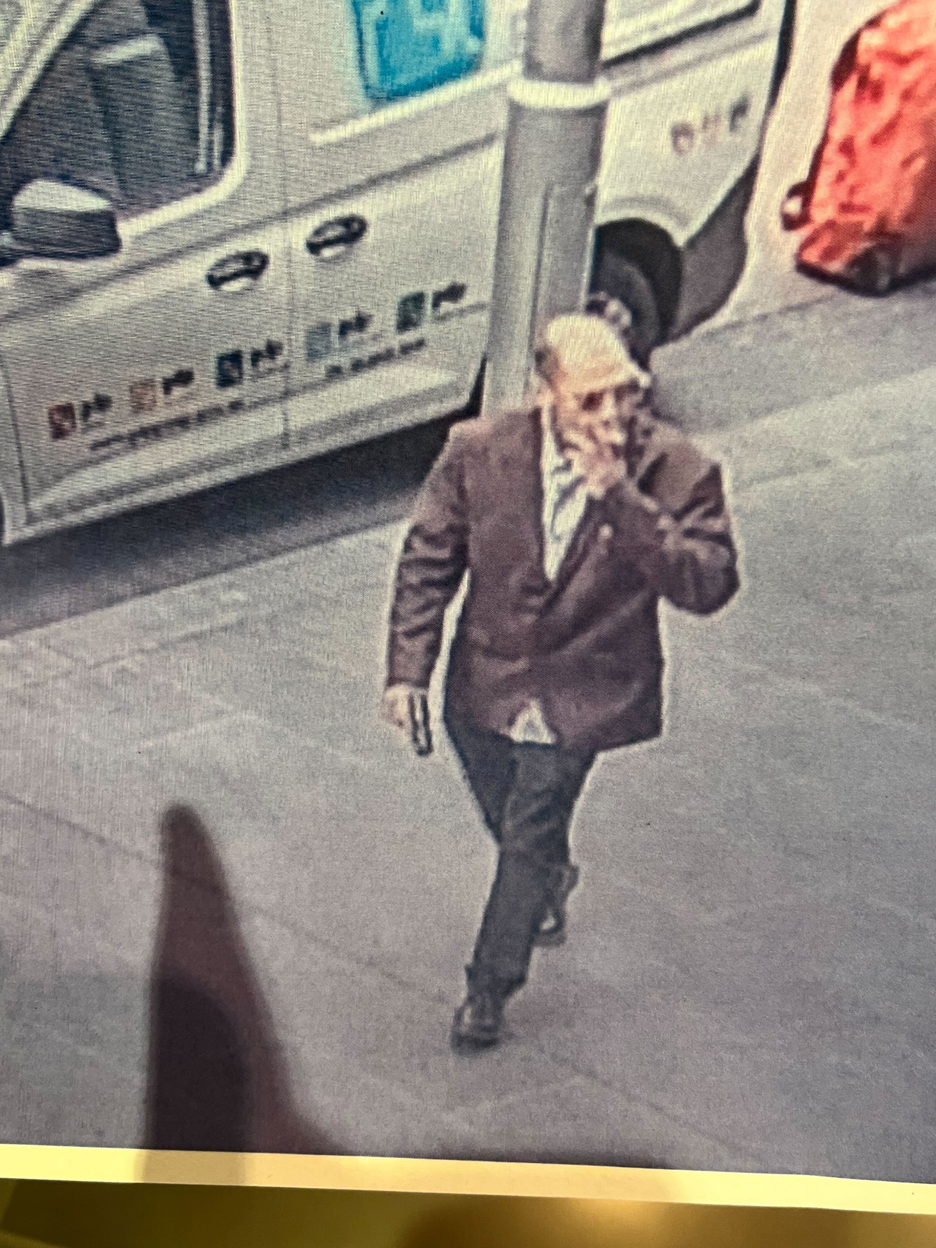 Melbourne CBD arrest after man carrying gun is arrested by police