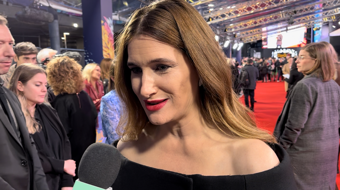 Kathryn Hahn talks to 9Honey Celebrity about reuniting on-screen with Kate Hudson almost 20 years after How to Lose A Guy in 10 Days