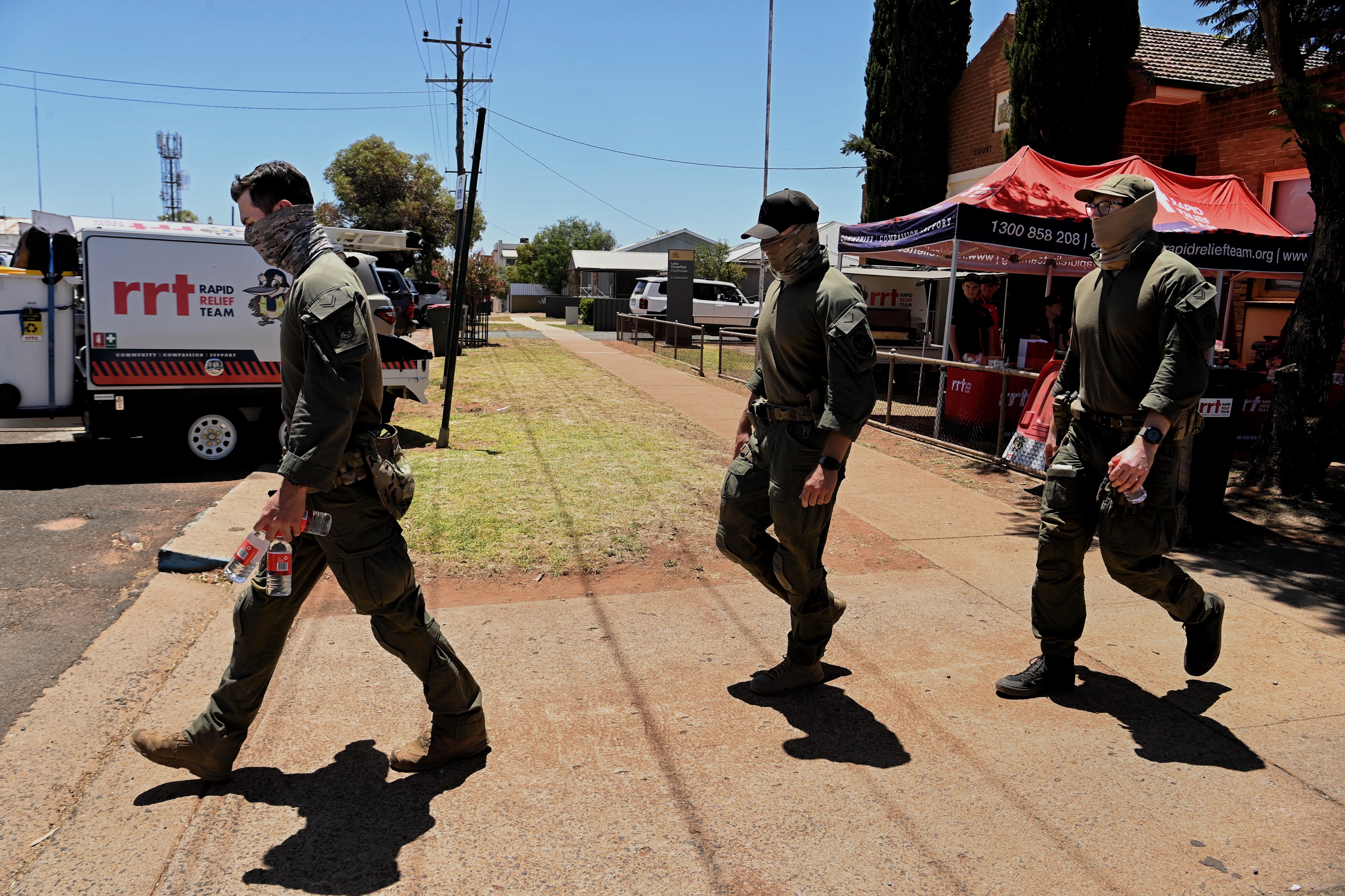 NSW police tactical operations unit officers in Lake Cargelligo taking part in the search for a Julian Ingram who is accused of shooting dead three people and wounding one other yesterday. Police are still searching for the gunman and have asked residents to stay indoors. Lake Cargelligo, NSW. January 23, 2026. Photo: Kate Geraghty