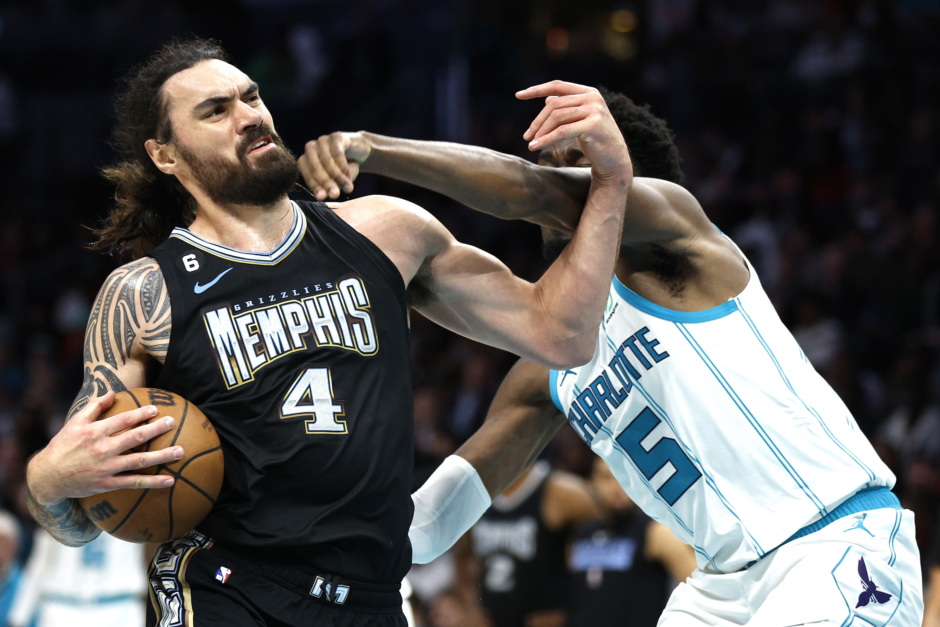 Steven Adams #4 of the Memphis Grizzlies drives to the basket against Mark Williams #5 of the Charlotte Hornets during the second half of the game at Spectrum Center on January 04, 2023 in Charlotte, North Carolina. (Photo by Jared C. Tilton/Getty Images)