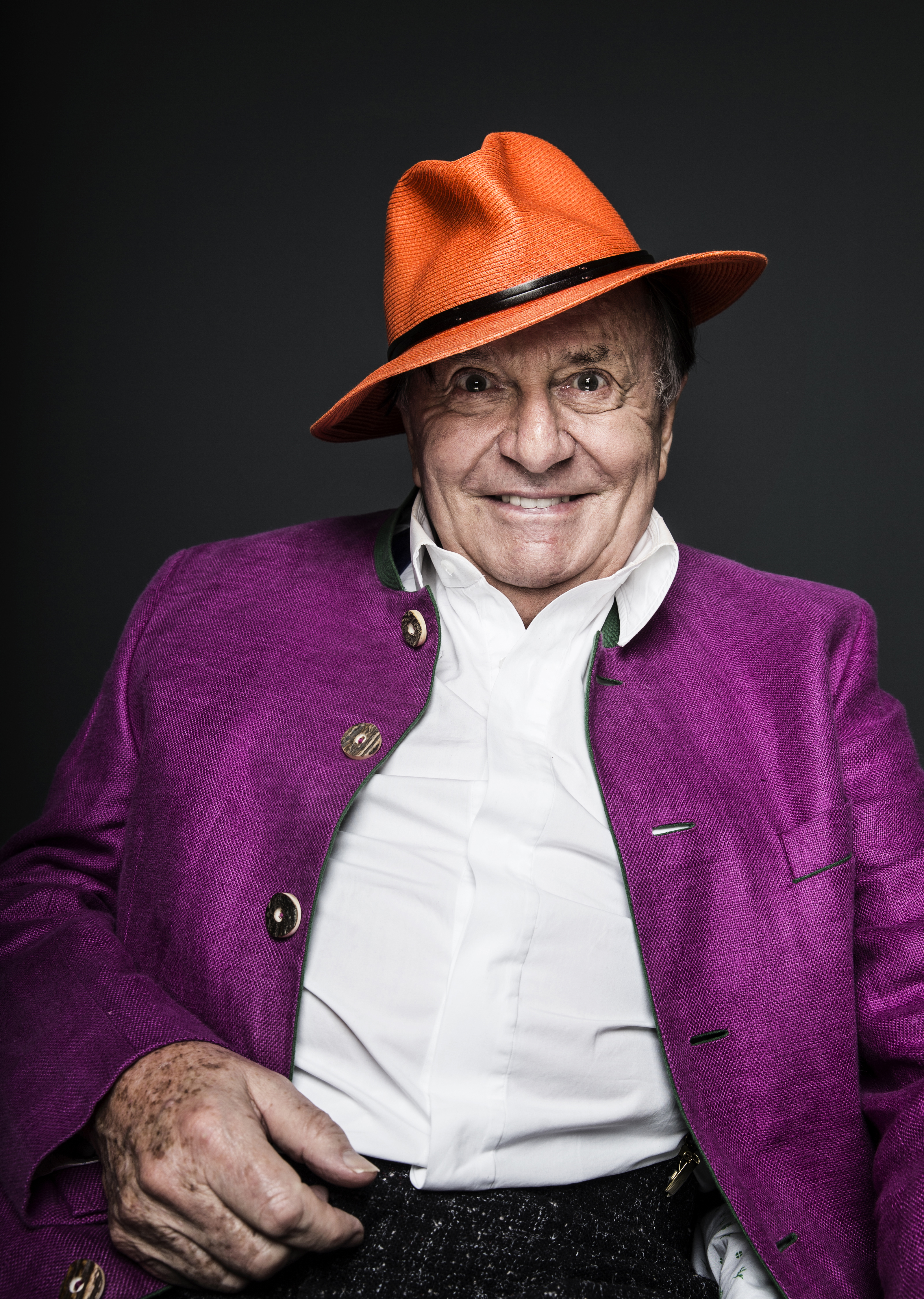 Barry Humphries dies aged 89 at St Vincent's Hospital Sydney