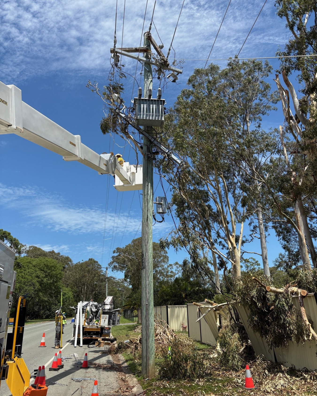 Thousands to swelter without power as mercury soars again across south-east Queensland