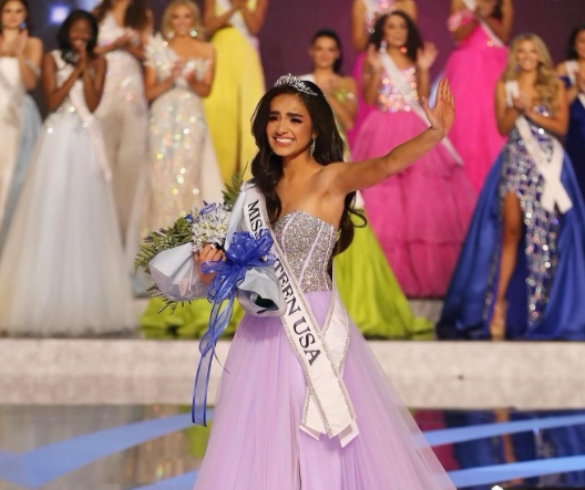 Teen y Miss USA renunciaron a sus coronas, citando salud mental y valores personales