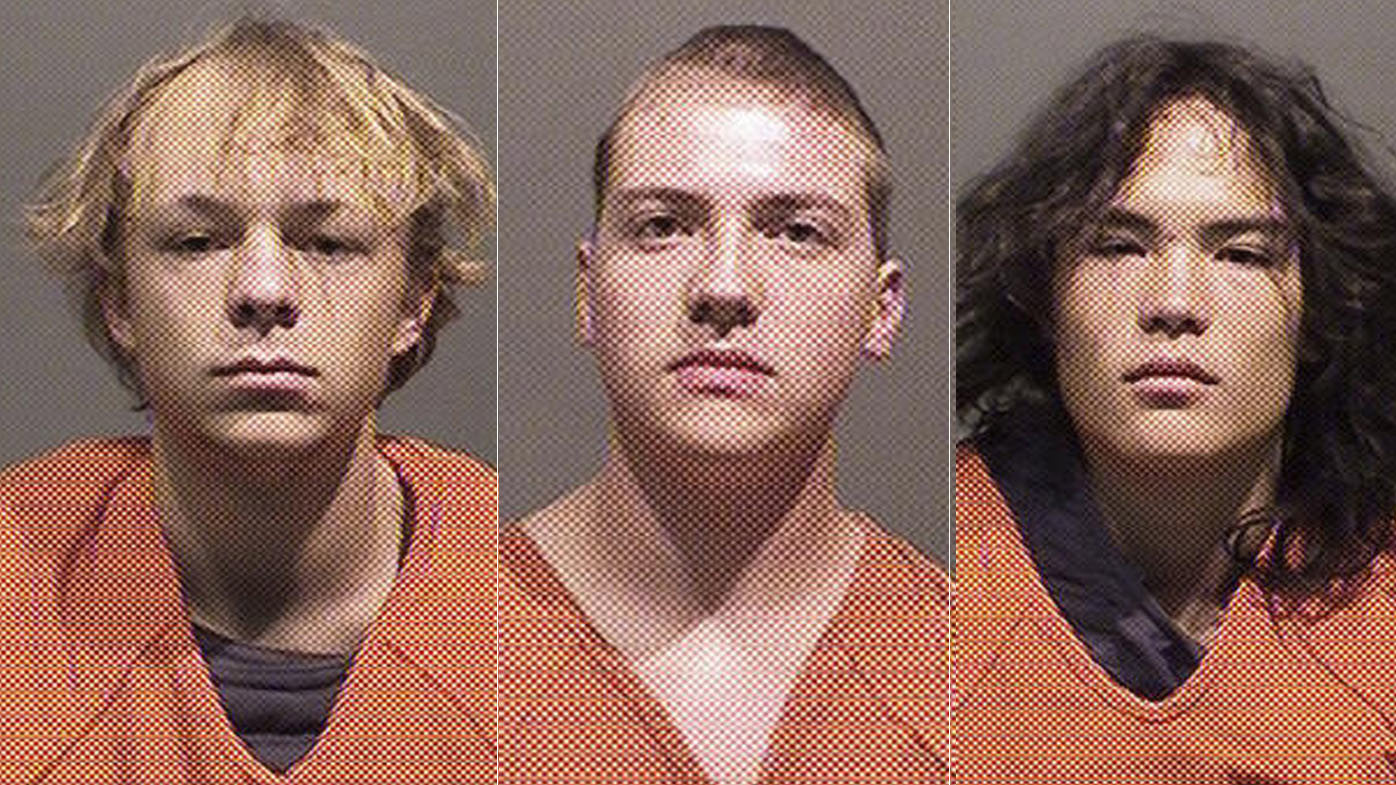 Tres adolescentes arrestados después de que una mujer estadounidense fuera asesinada por una piedra lanzada