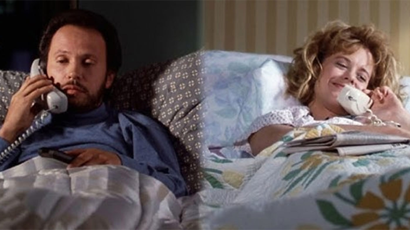 Rob Reiner and Billy Crystal would talk on the phone while watching TV, inspiring this scene.