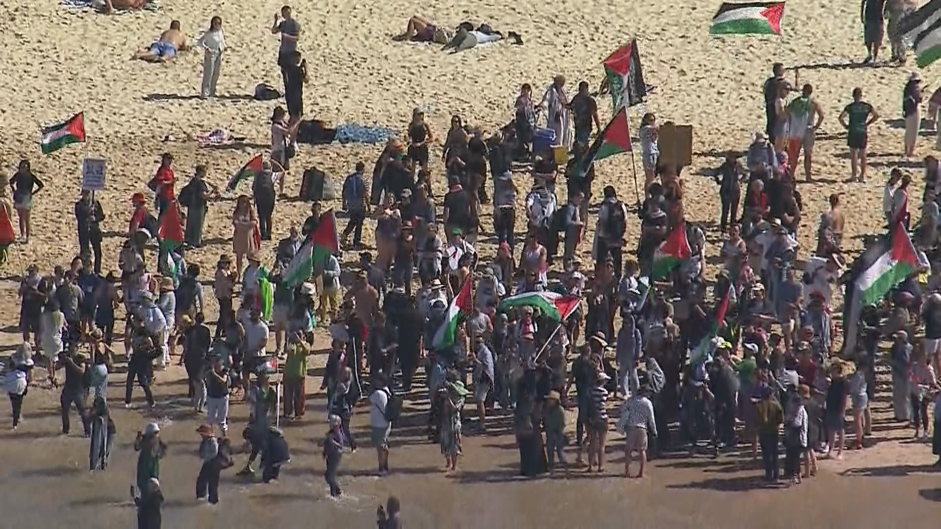 Rival protesters at Bondi Beach