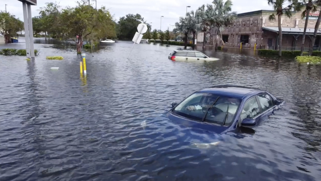 Esta imagen de dron proporcionada por Kairat Kassymbekov muestra las inundaciones provocadas por el huracán Milton en Tampa, Florida, el jueves 10 de octubre de 2024. (Kairat Kassymbekov vía AP)