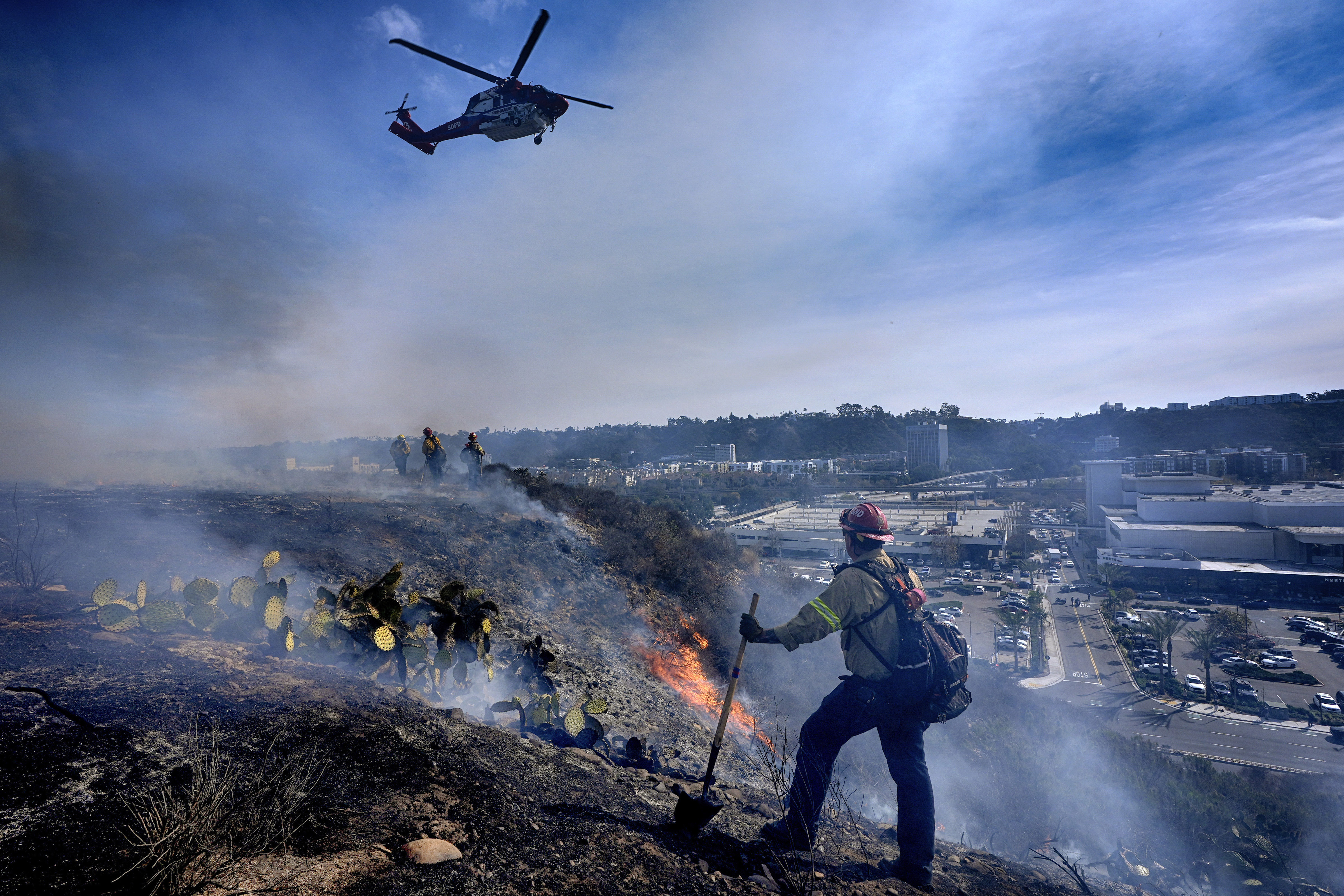 'Un disco rayado': Nuevas evacuaciones por incendio en el área de Los Ángeles