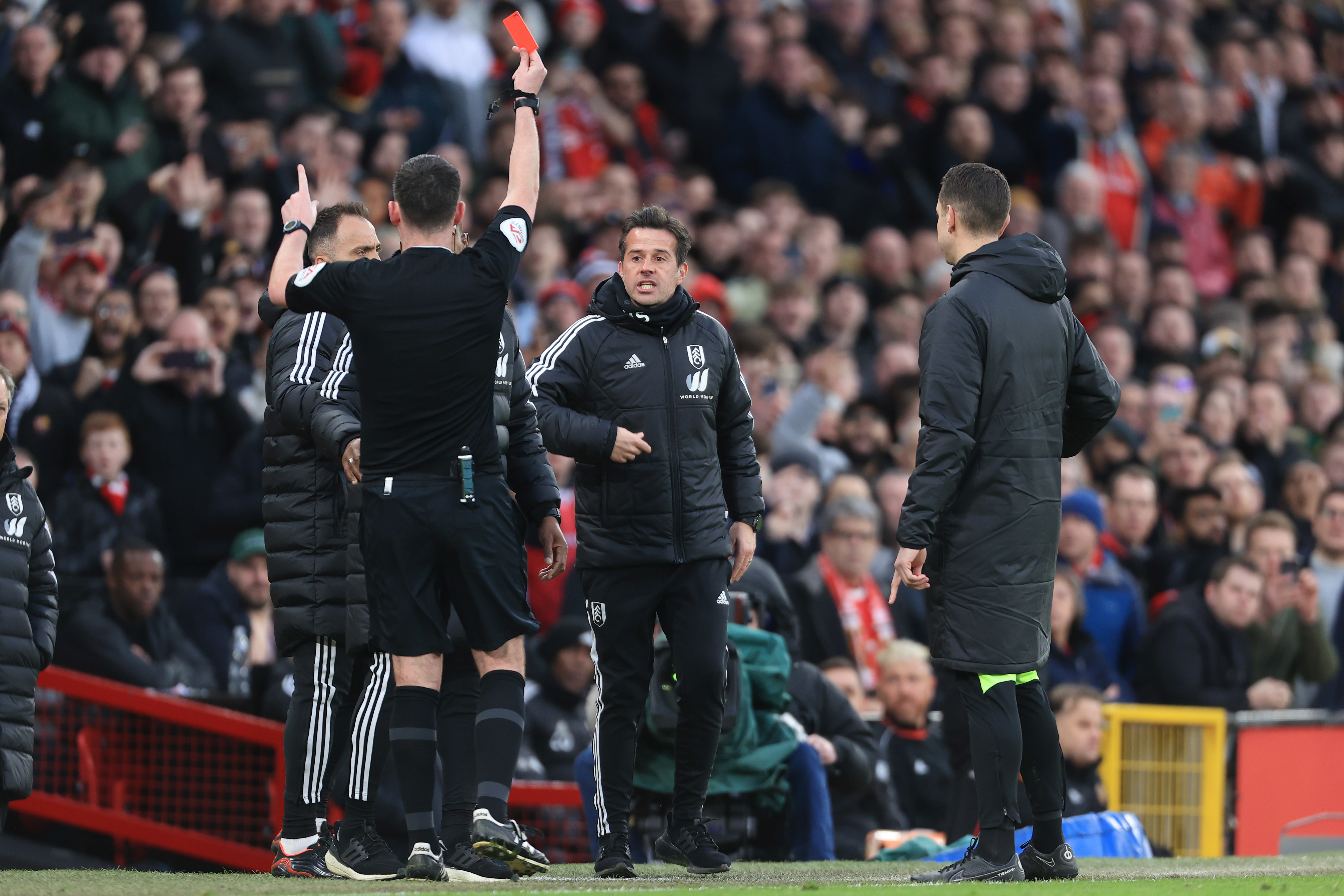 Referee Chris Kavanagh shows the red card and sends off Fulham manager Marco Silva.