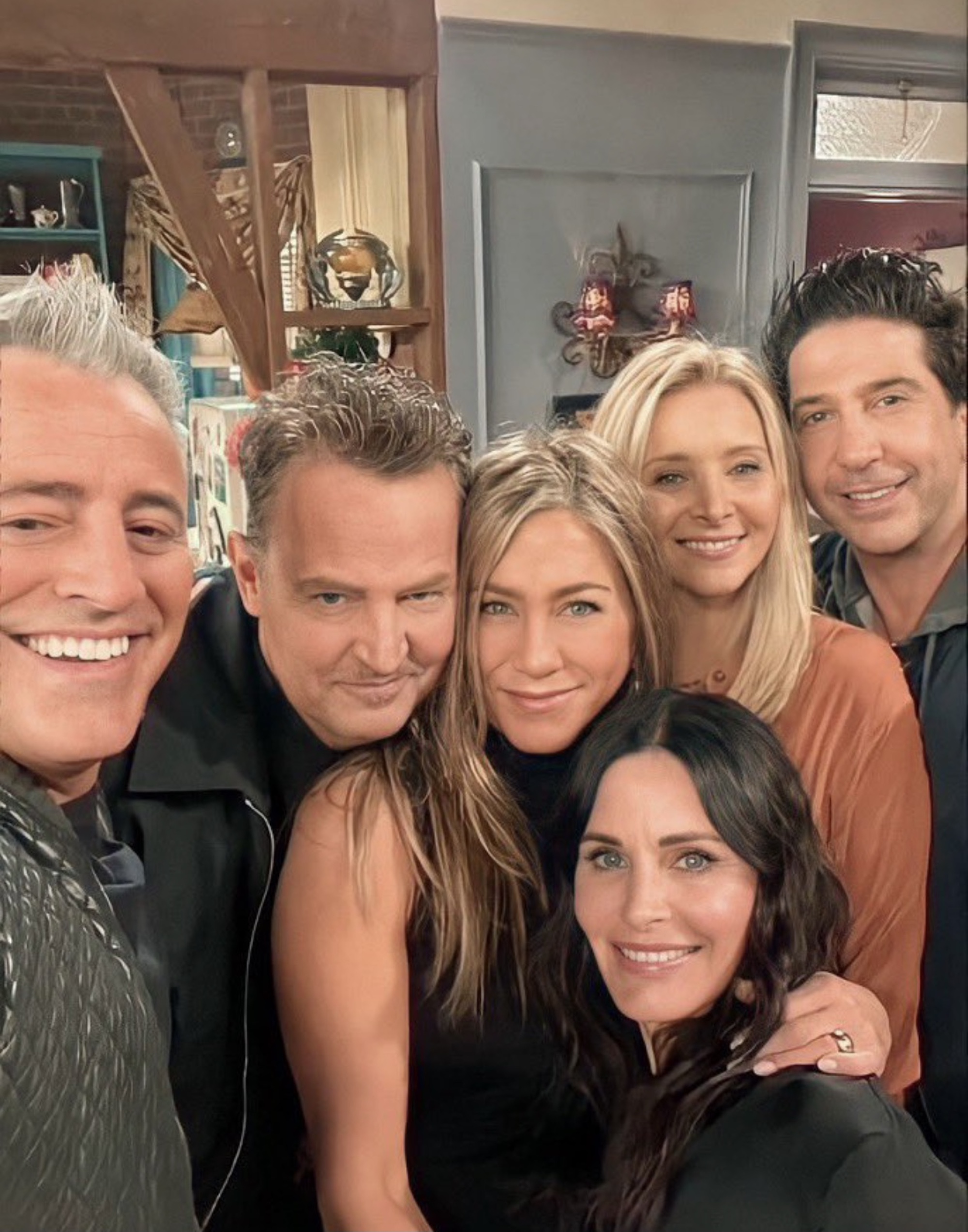 Friends cast, reunion, Matt LeBlanc, Matthew Perry, Jennifer Aniston, Courteney Cox, Lisa Kudrow, and David Schwimmer.