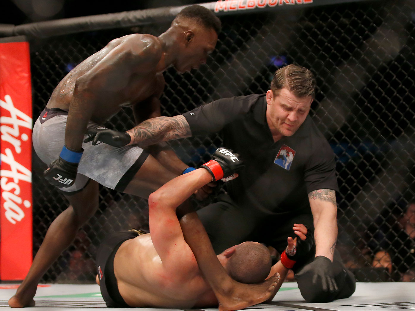 Robert Whittaker vs Israel Adesanya