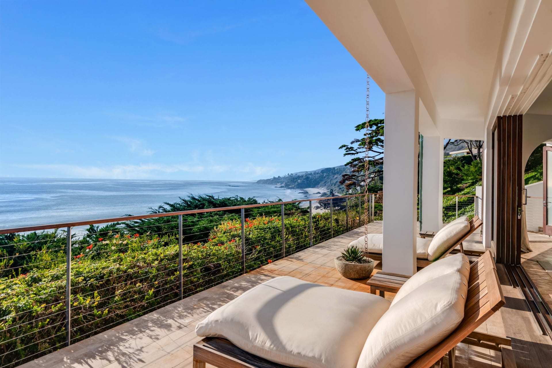 Cindy Crawford former Malibu beach house hits market for super sum US$99.5 million