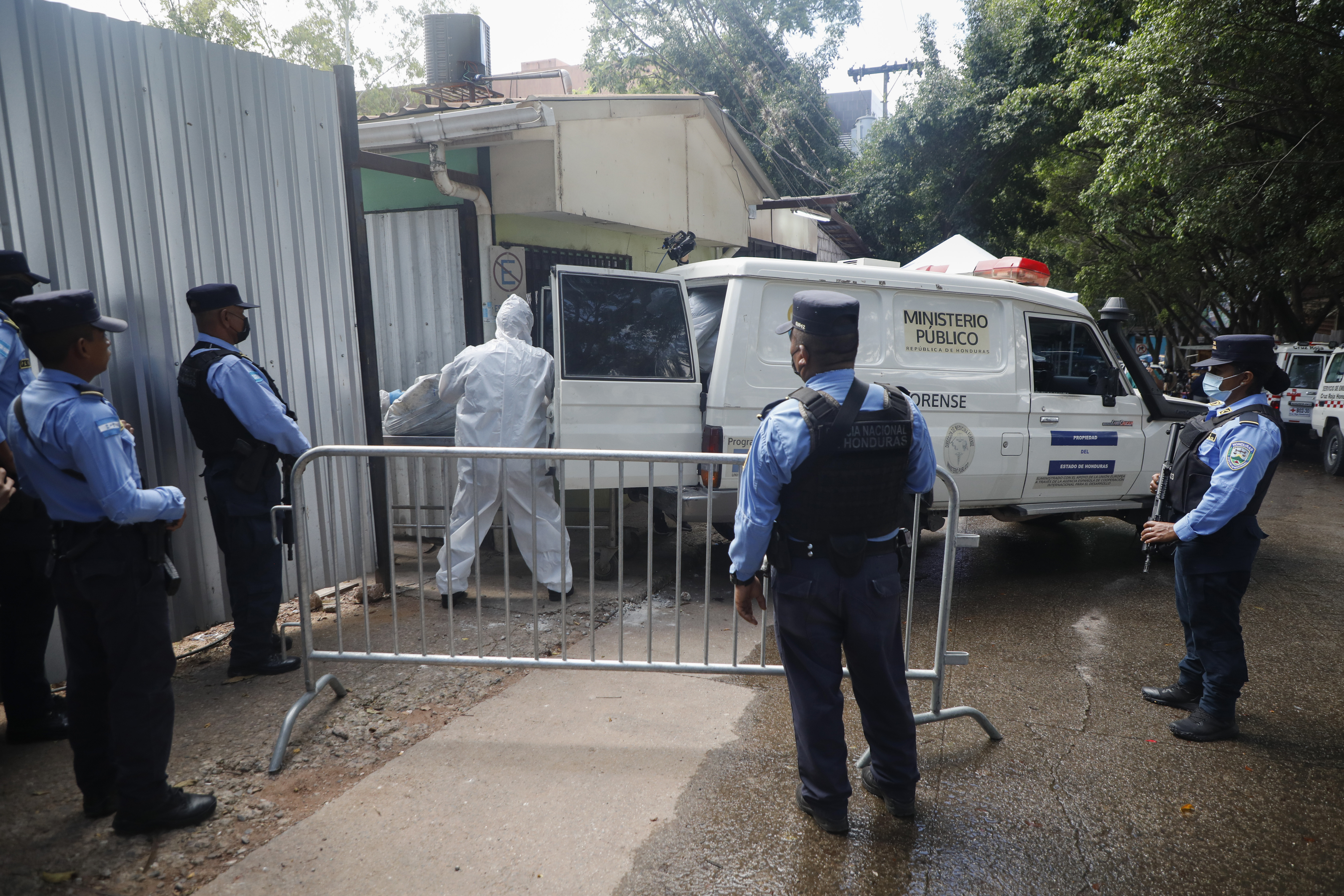 Forensic experts unload a body removed from a women's prison, at the medical morgue in Tegucigalpa, Honduras, Wednesday, June 21, 2023. 