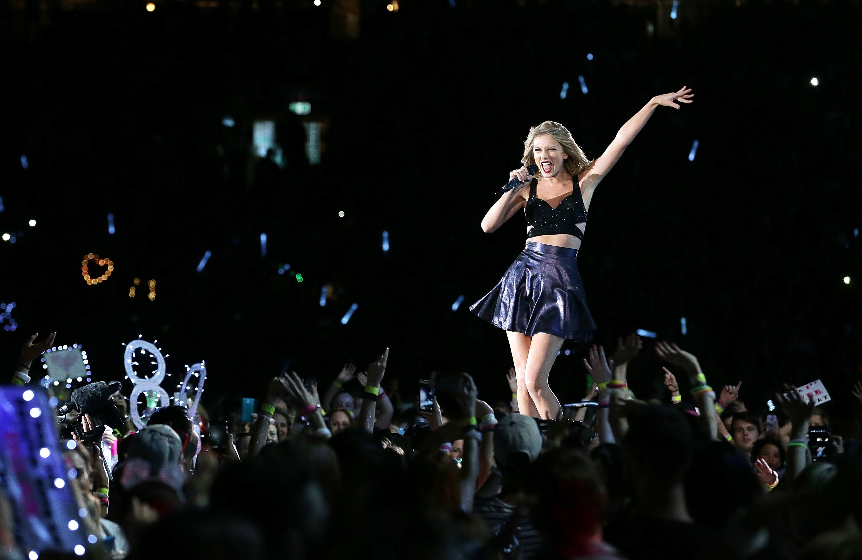 Taylor Swift performs during her '1989' World Tour at ANZ Stadium on November 28, 2015 in Sydney, Australia.