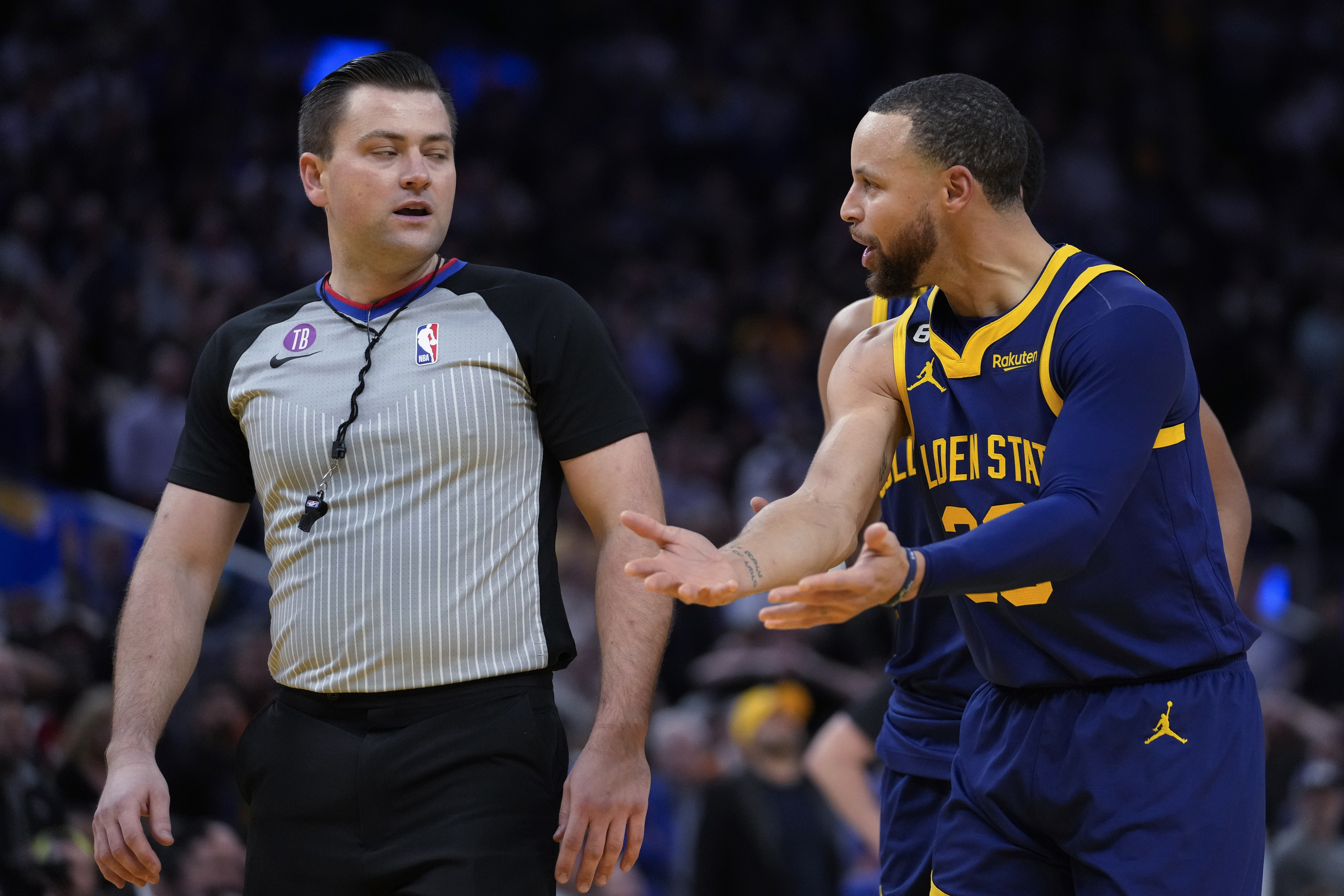 Stephen Curry éjecté pour une vidéo de lancer de protège-dents, score Golden State Warriors vs Memphis Grizzlies, résultat