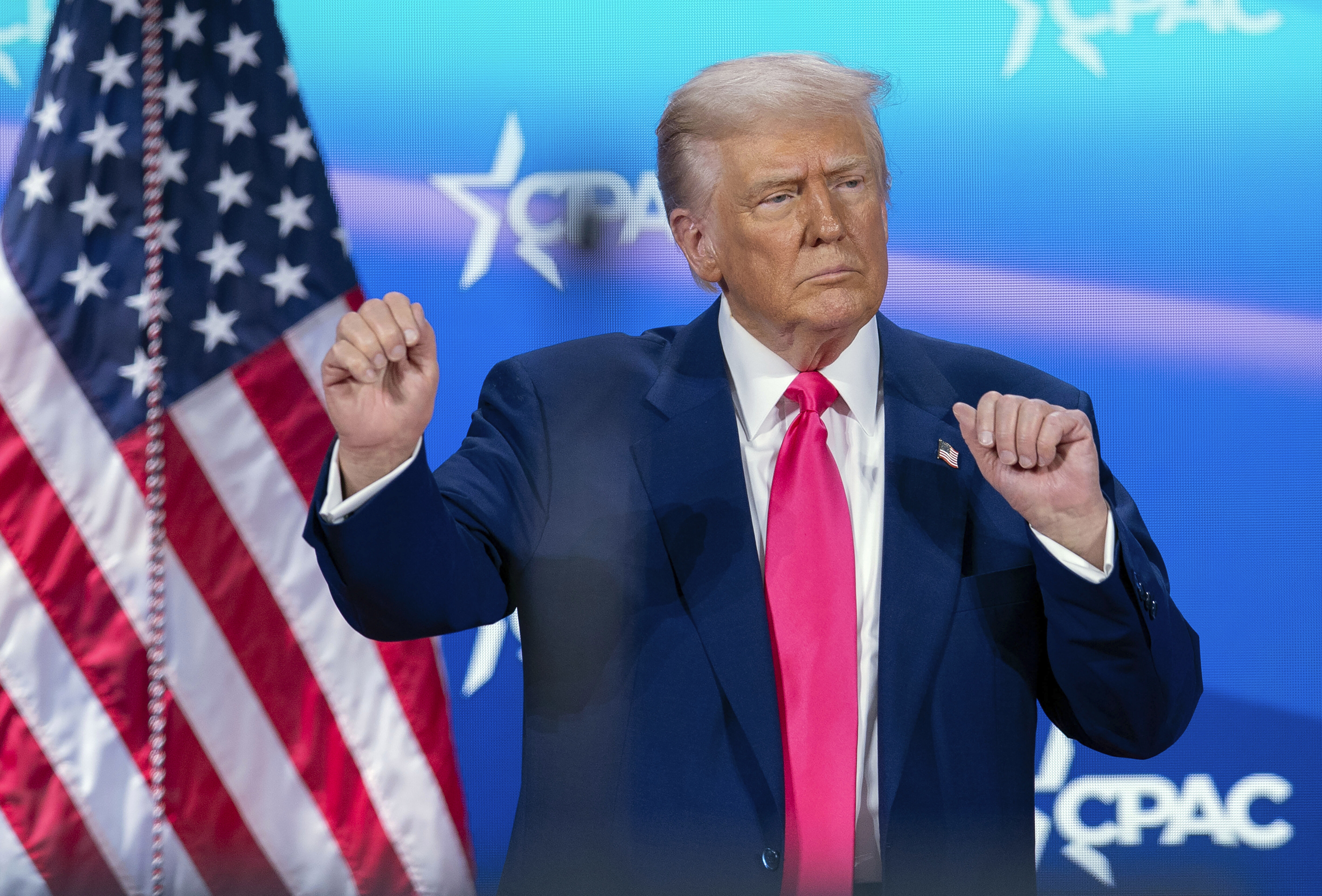 El presidente Donald Trump baila después de hablar en la Conferencia de Acción Política Conservadora, CPAC, en el Gaylord National Resort & Convention Center, el sábado 22 de febrero de 2025 en Oxon Hill, Maryland (Photo/Jose Luis Magana)