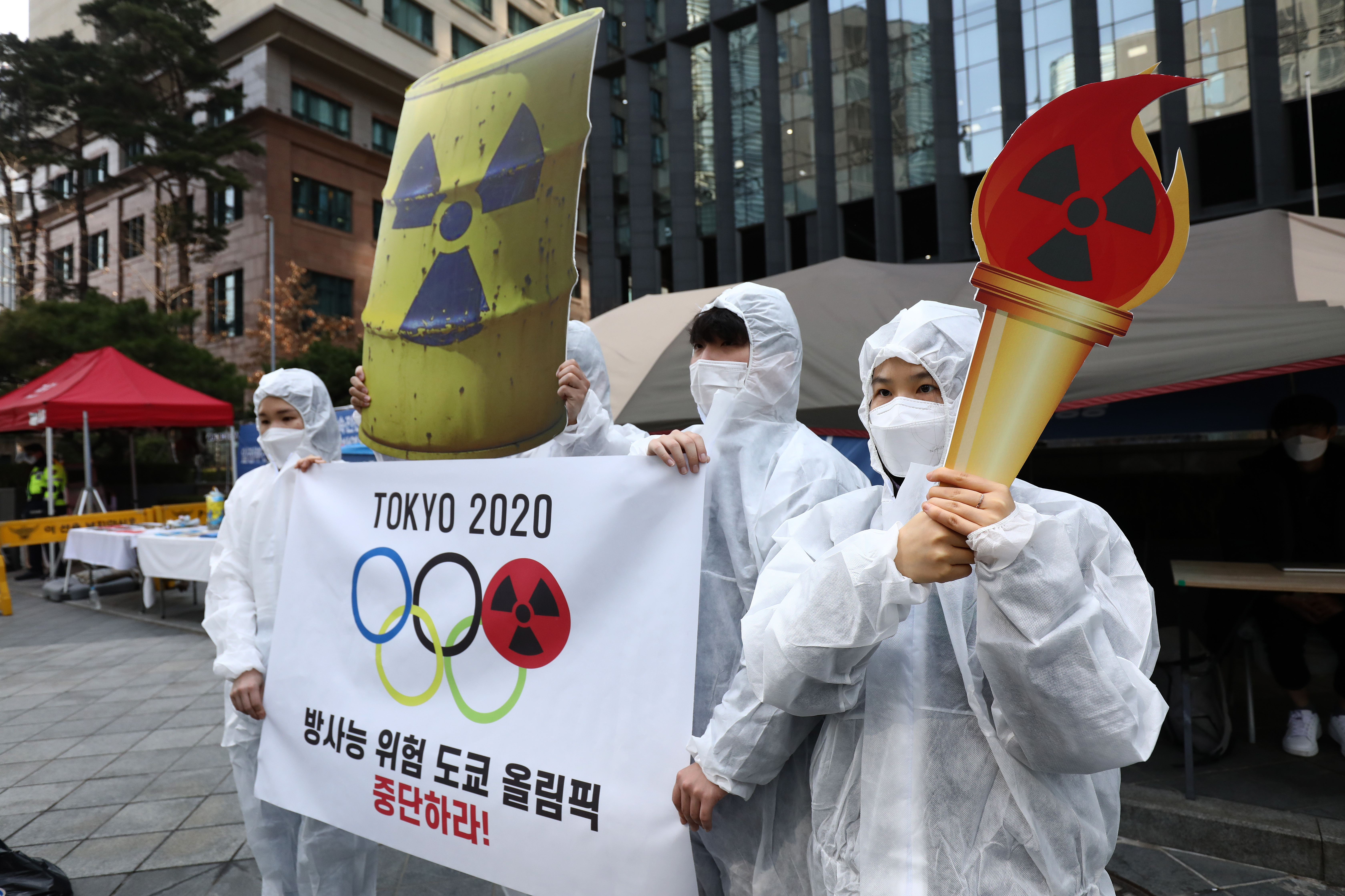Protesters march in Seoul 