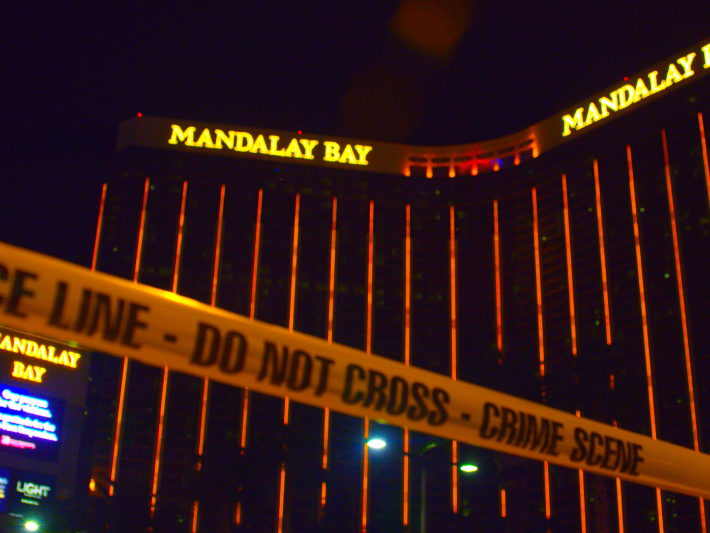 Una fotografía del hotel Mandalay Bay, propiedad de MGM Resorts, donde Stephen Paddock llevó a cabo el tiroteo masivo más mortífero en la historia de Estados Unidos.