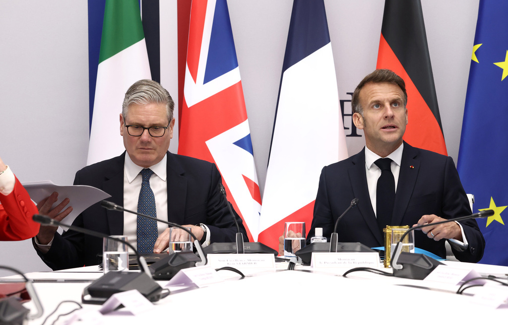 British Prime Minister Keir Starmer, left, and French President Emmanuel Macron